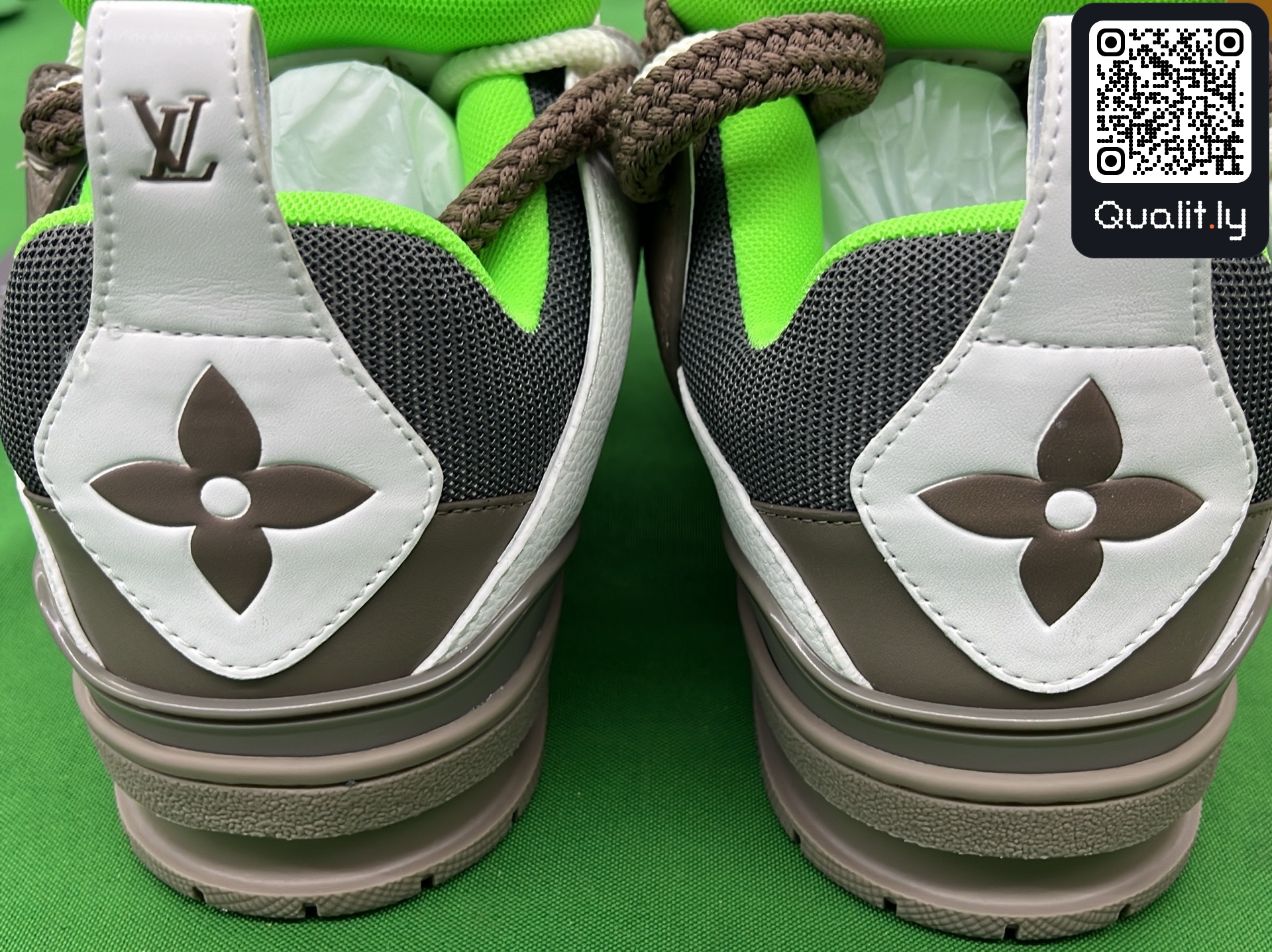 Sneakers — QC-foto 2 van 6
