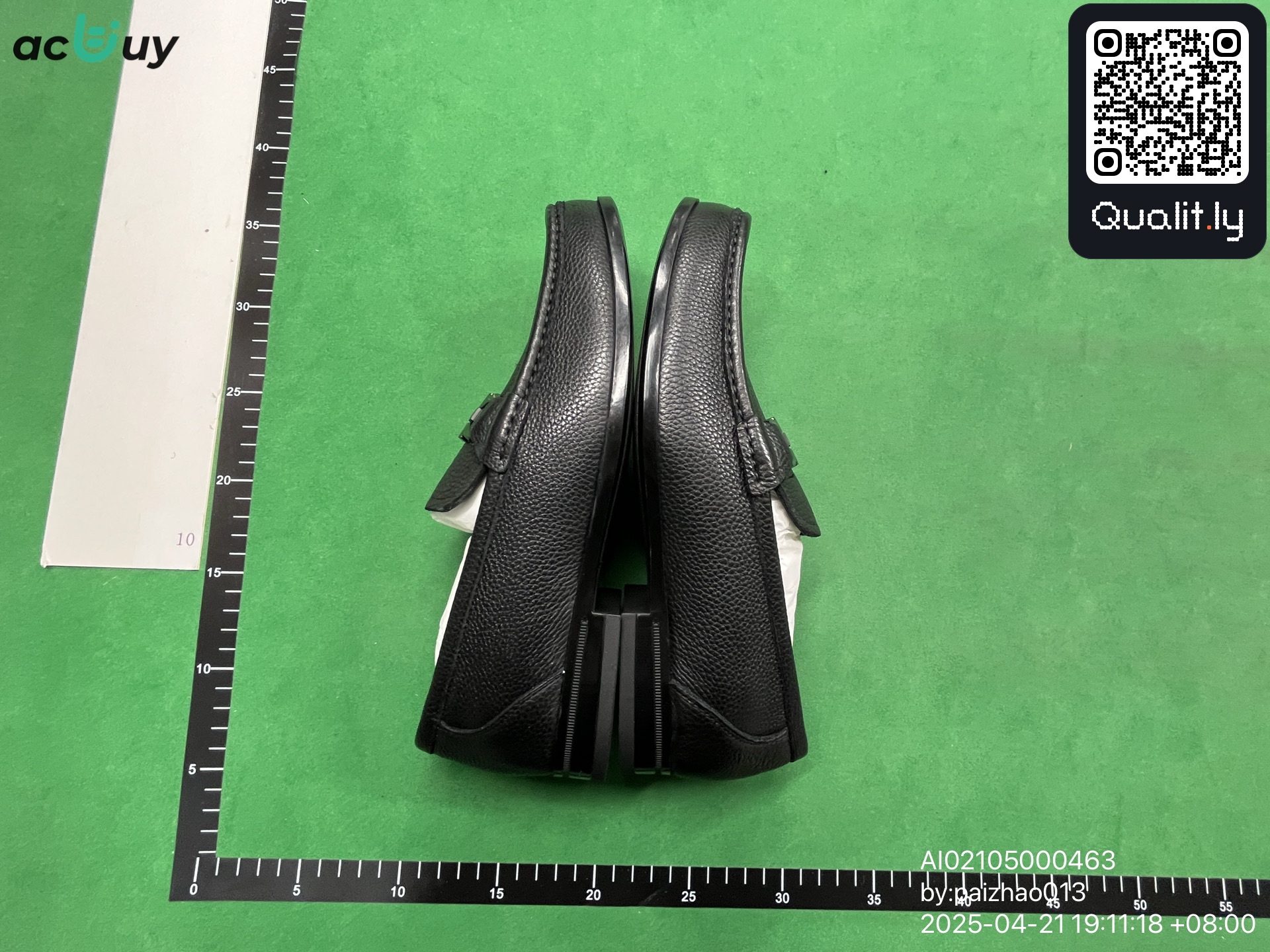 Sneakers QC photo 2 of 6
