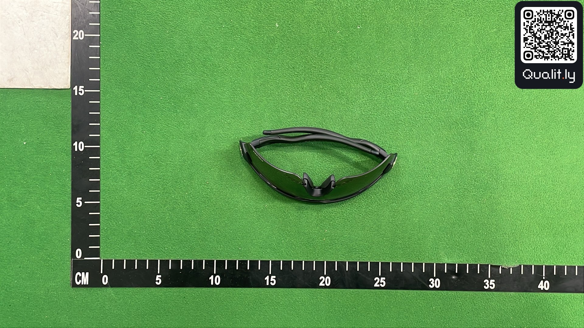 Solglasögon — QC-foto 1 av 263