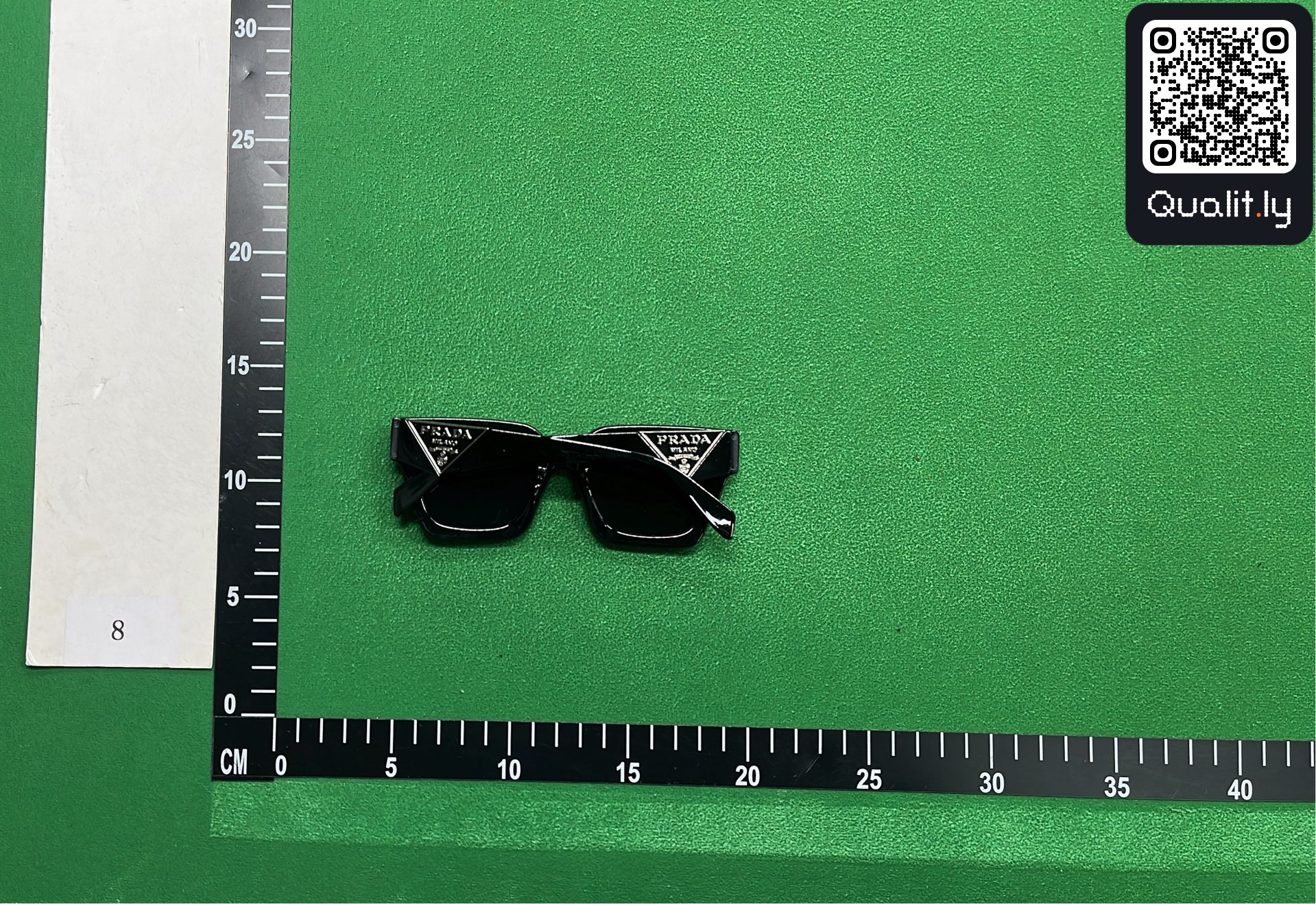 Occhiali da sole — foto QC 2 di 3
