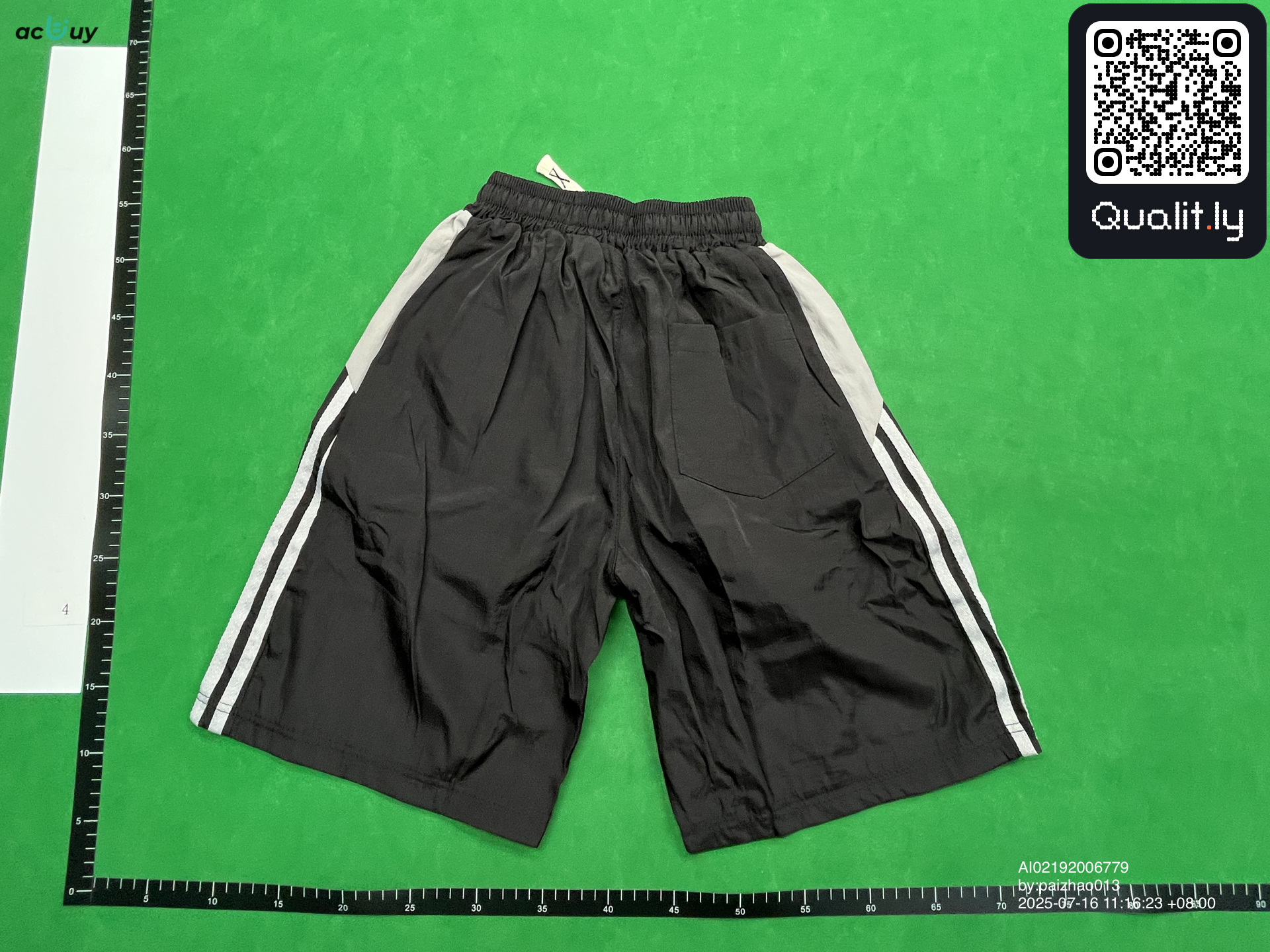 Pantaloncini — foto QC 2 di 4