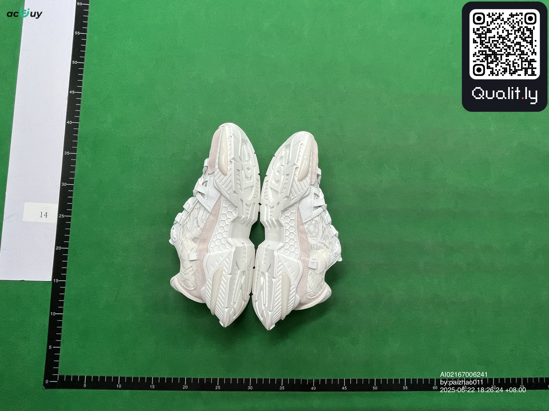 Sneakers QC photo 3 of 6