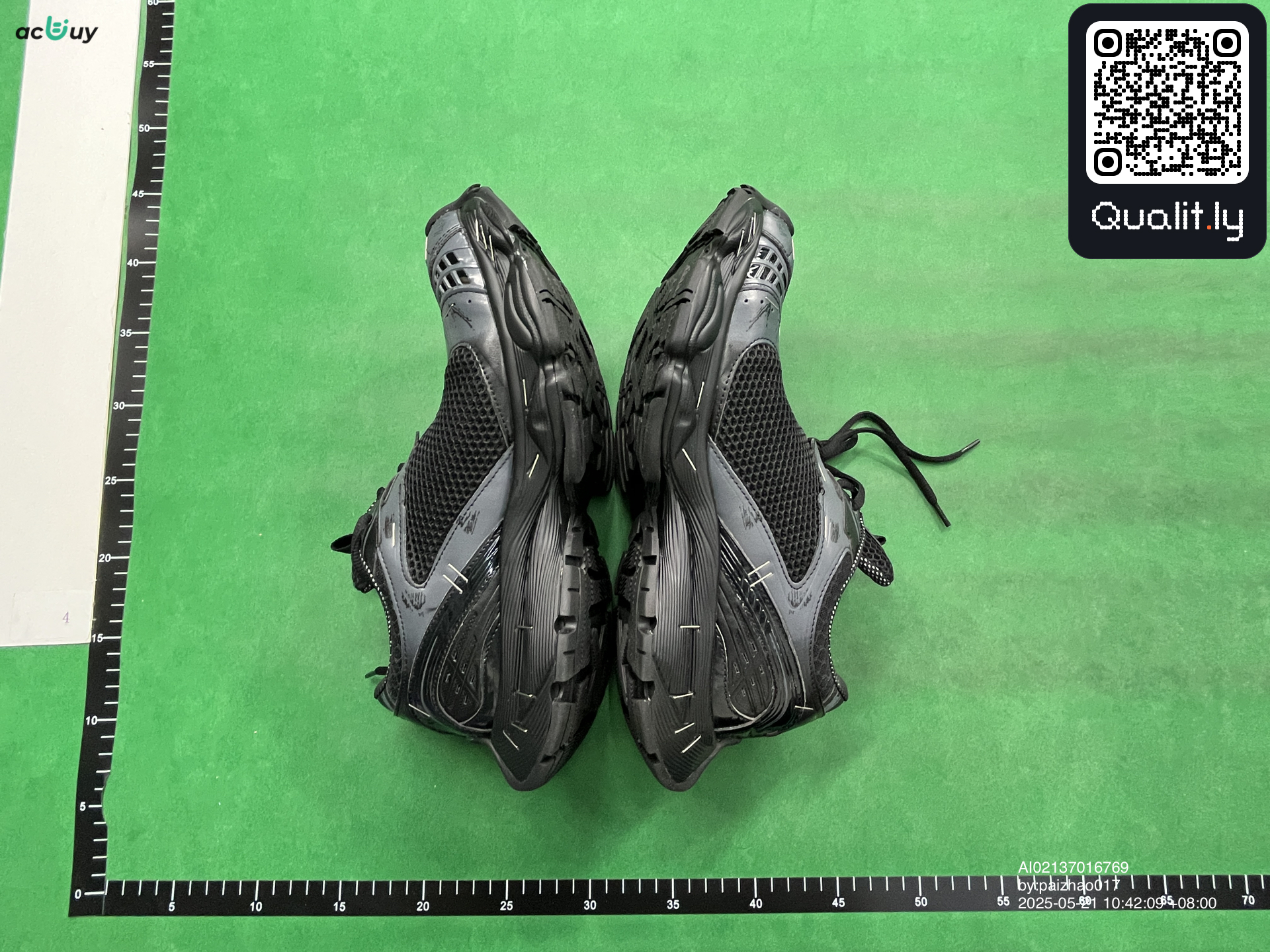 Sneakers QC photo 3 of 6