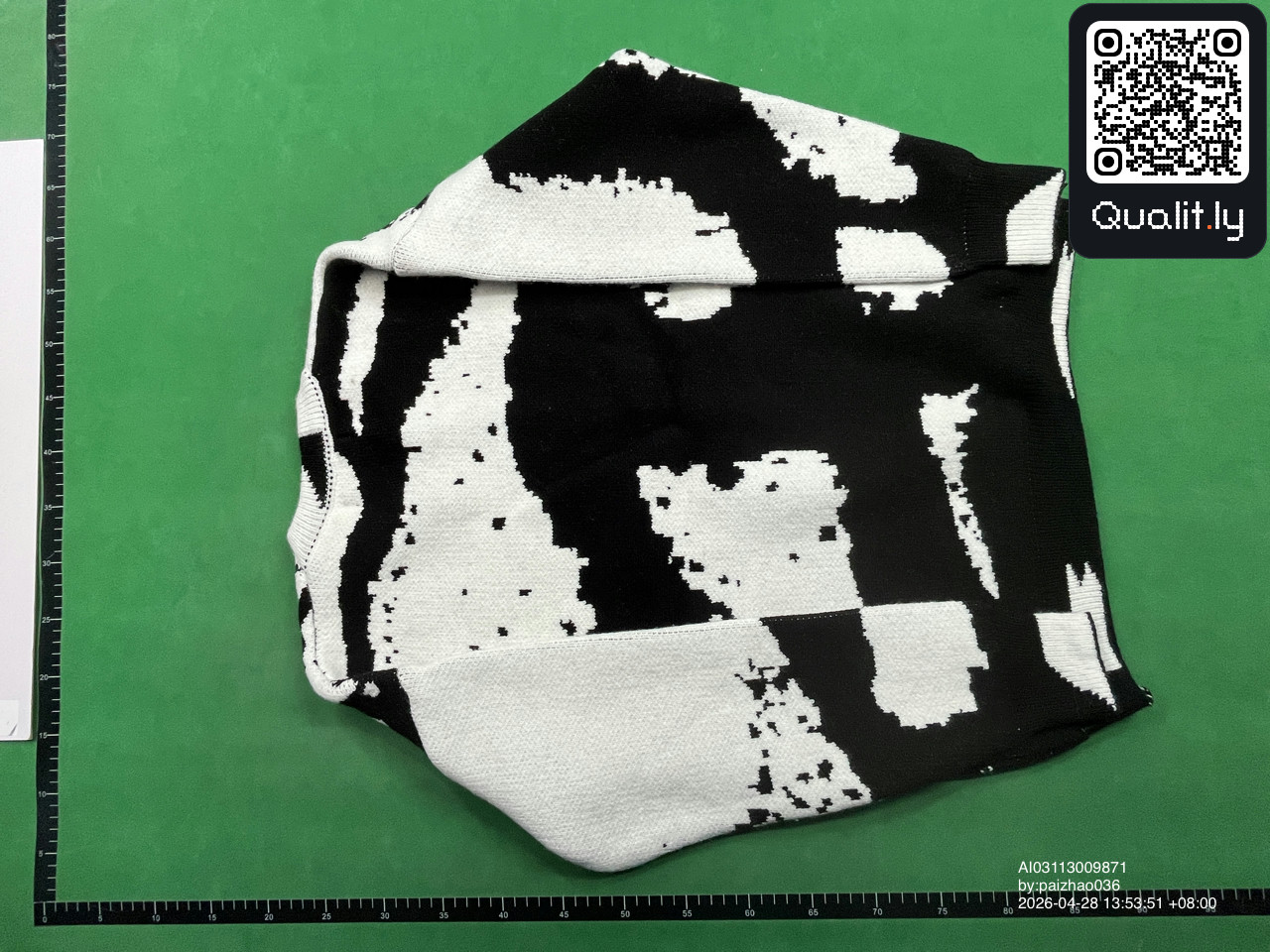 Sweater QC photo 2 of 24