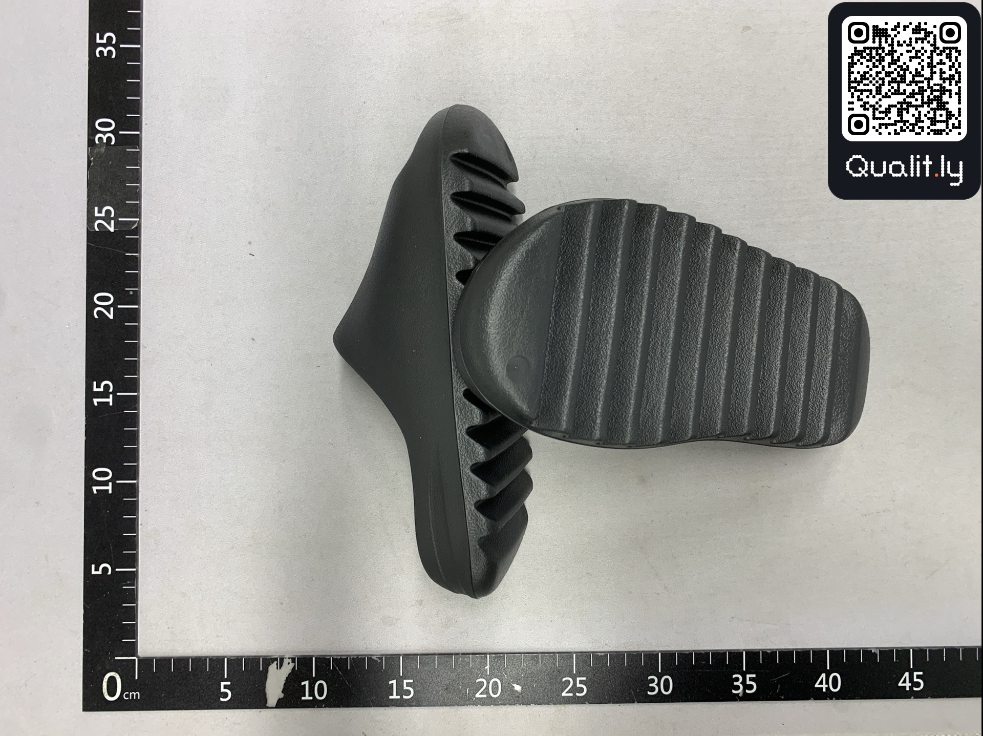 Slides QC photo 2 of 158
