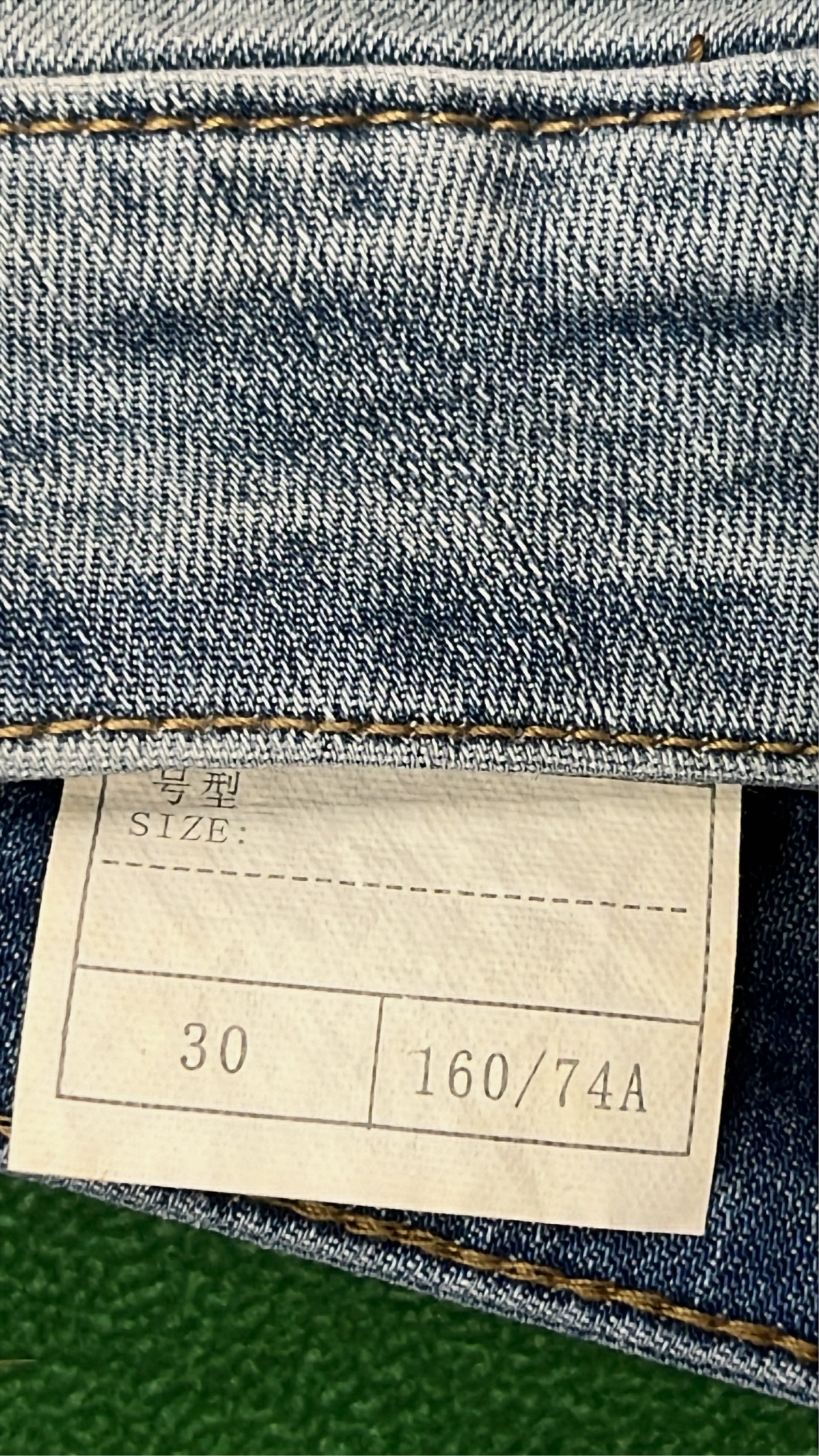 Jeansy — zdjęcie QC 1 z 8
