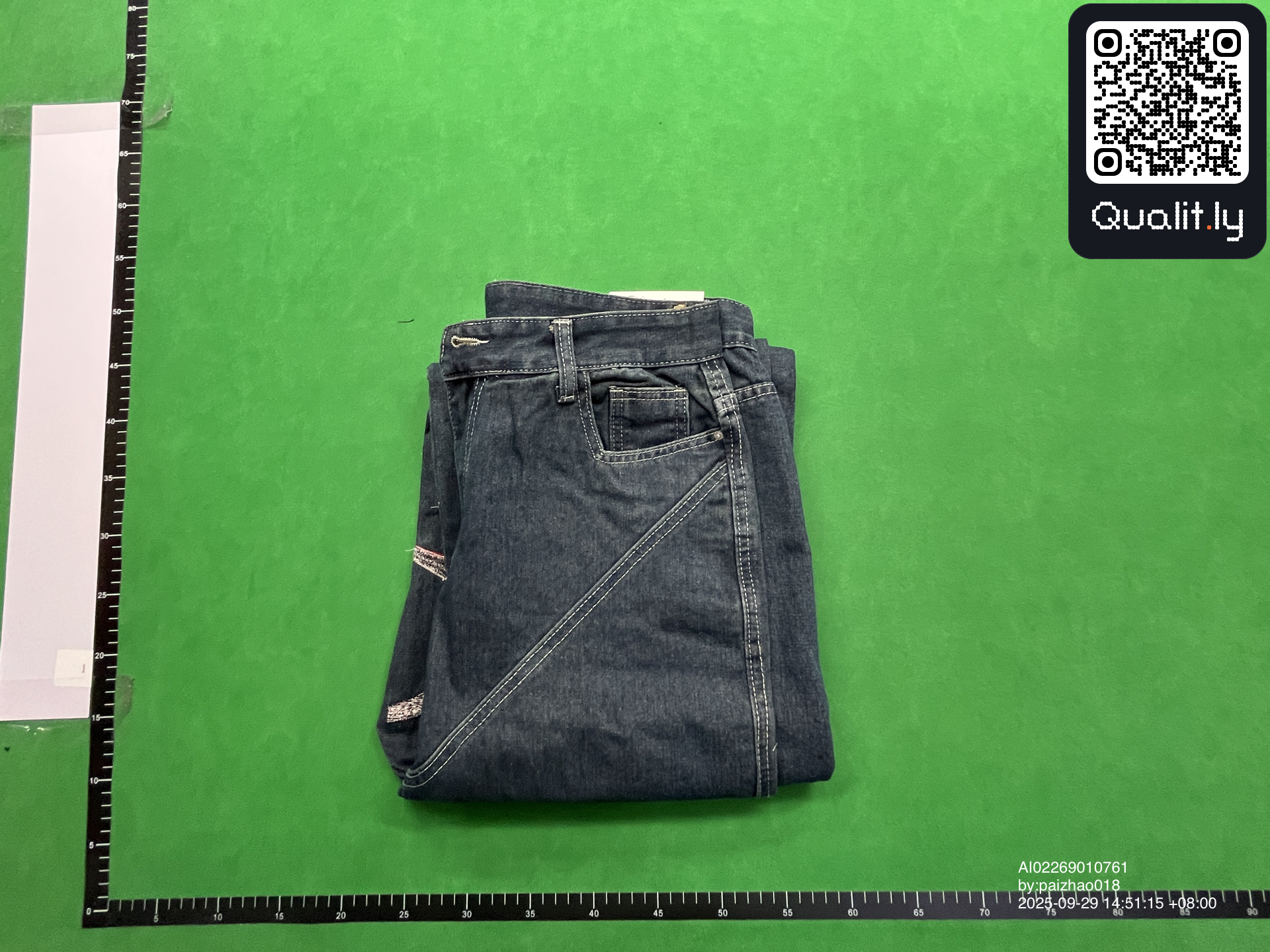 Jeans — foto QC 1 di 4