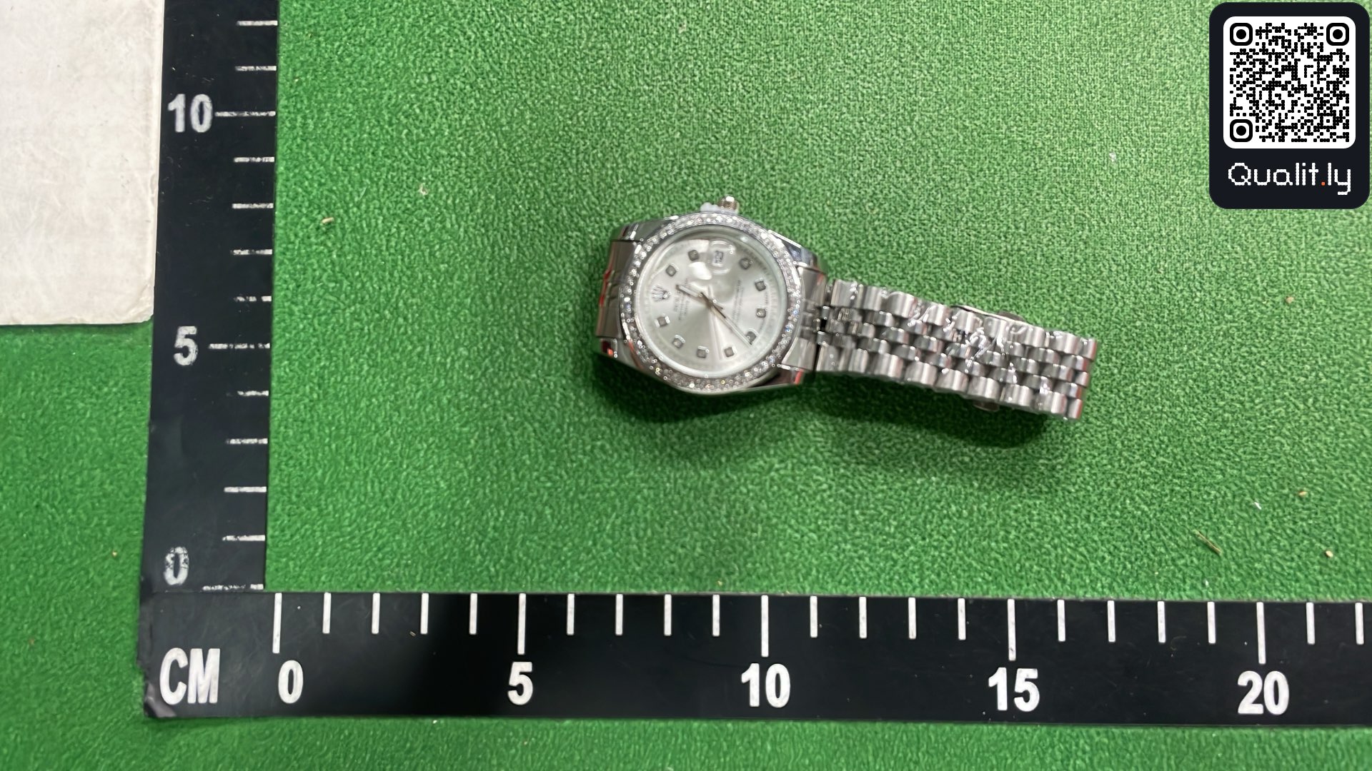 Montre — photo QC 1 sur 18