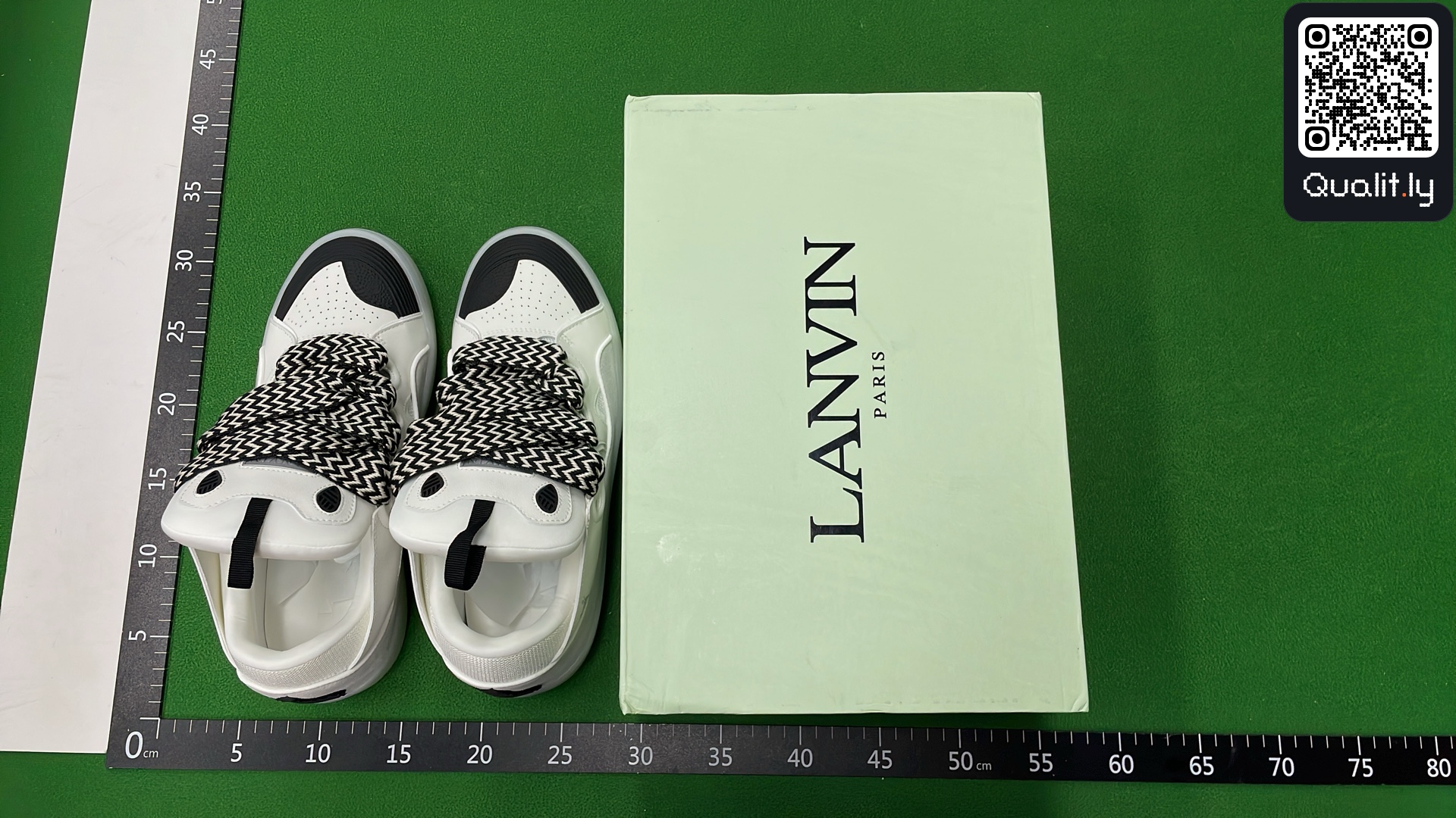 Sneakers QC photo 1 of 6