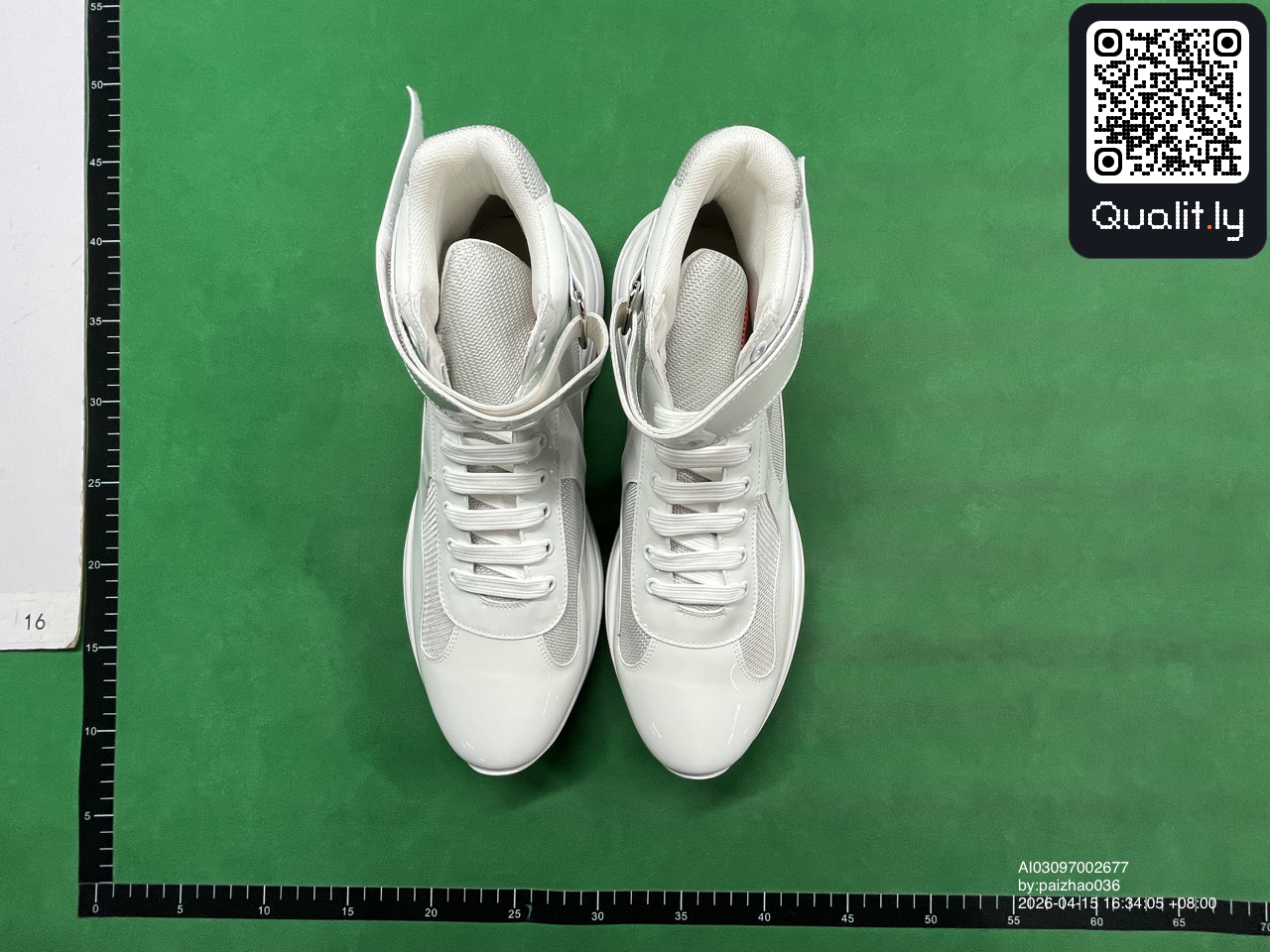 Sneaker — QC-Foto 1 von 6