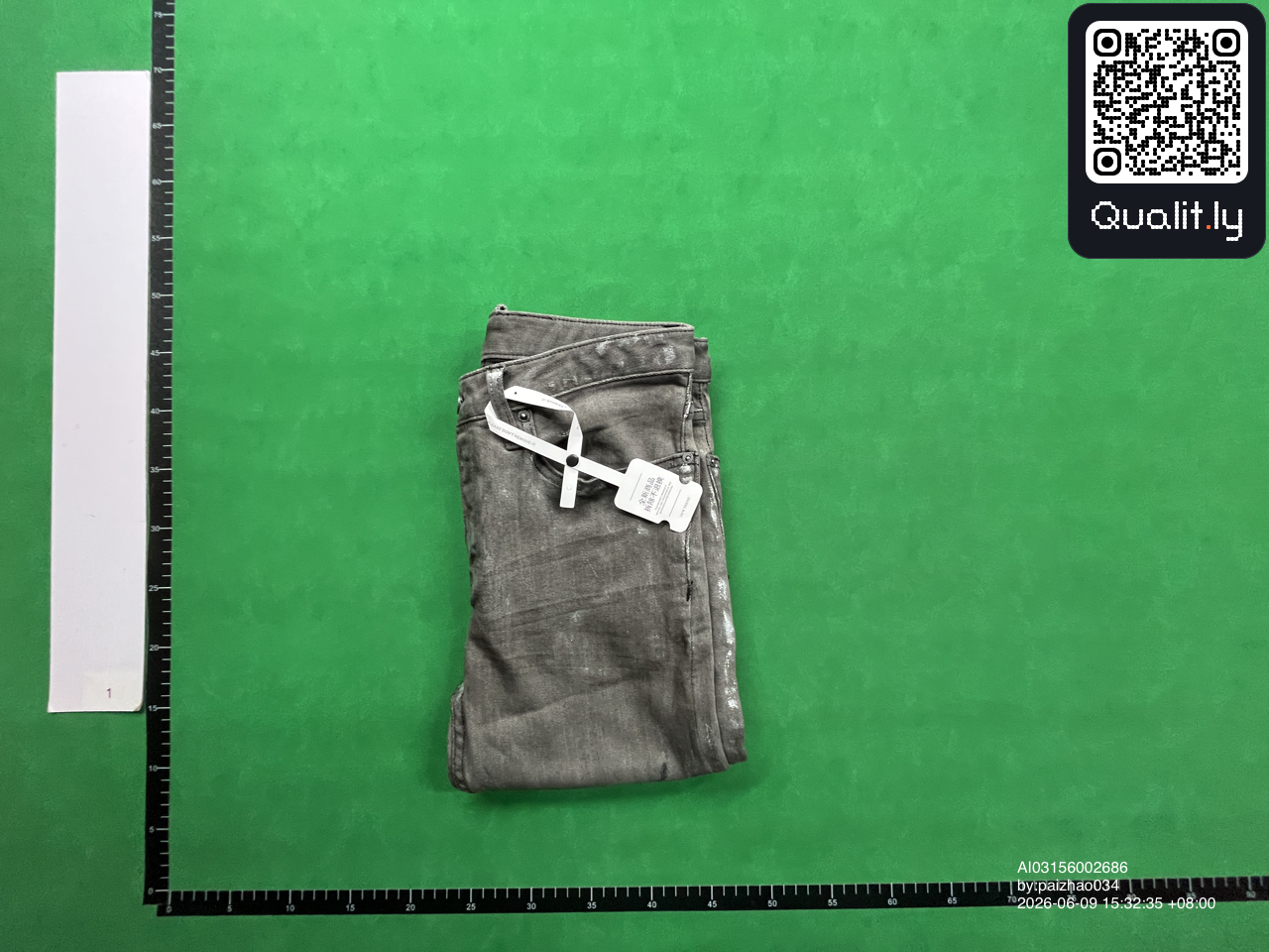 Jeans — QC-foto 1 av 4