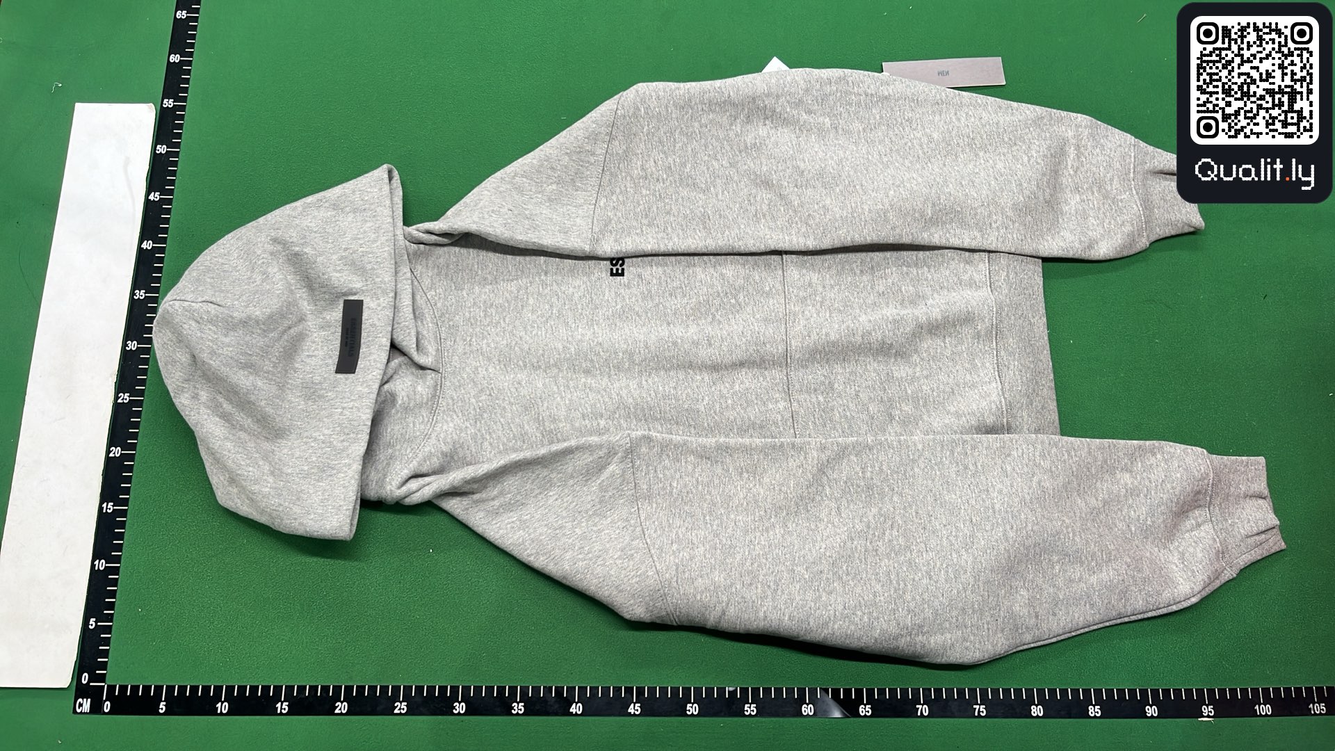 Hoodie QC photo 2 of 46
