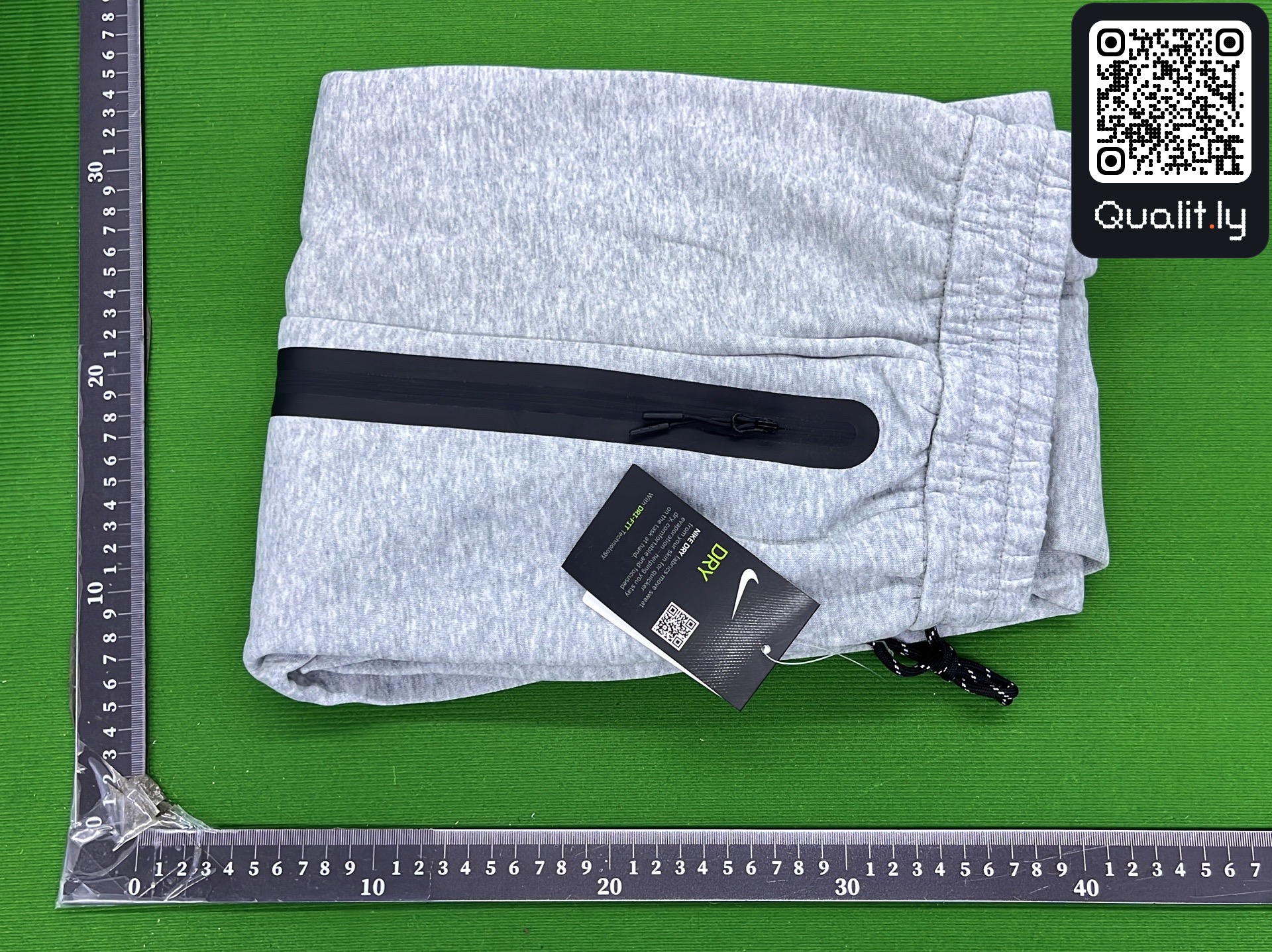 Pants QC photo 1 of 54