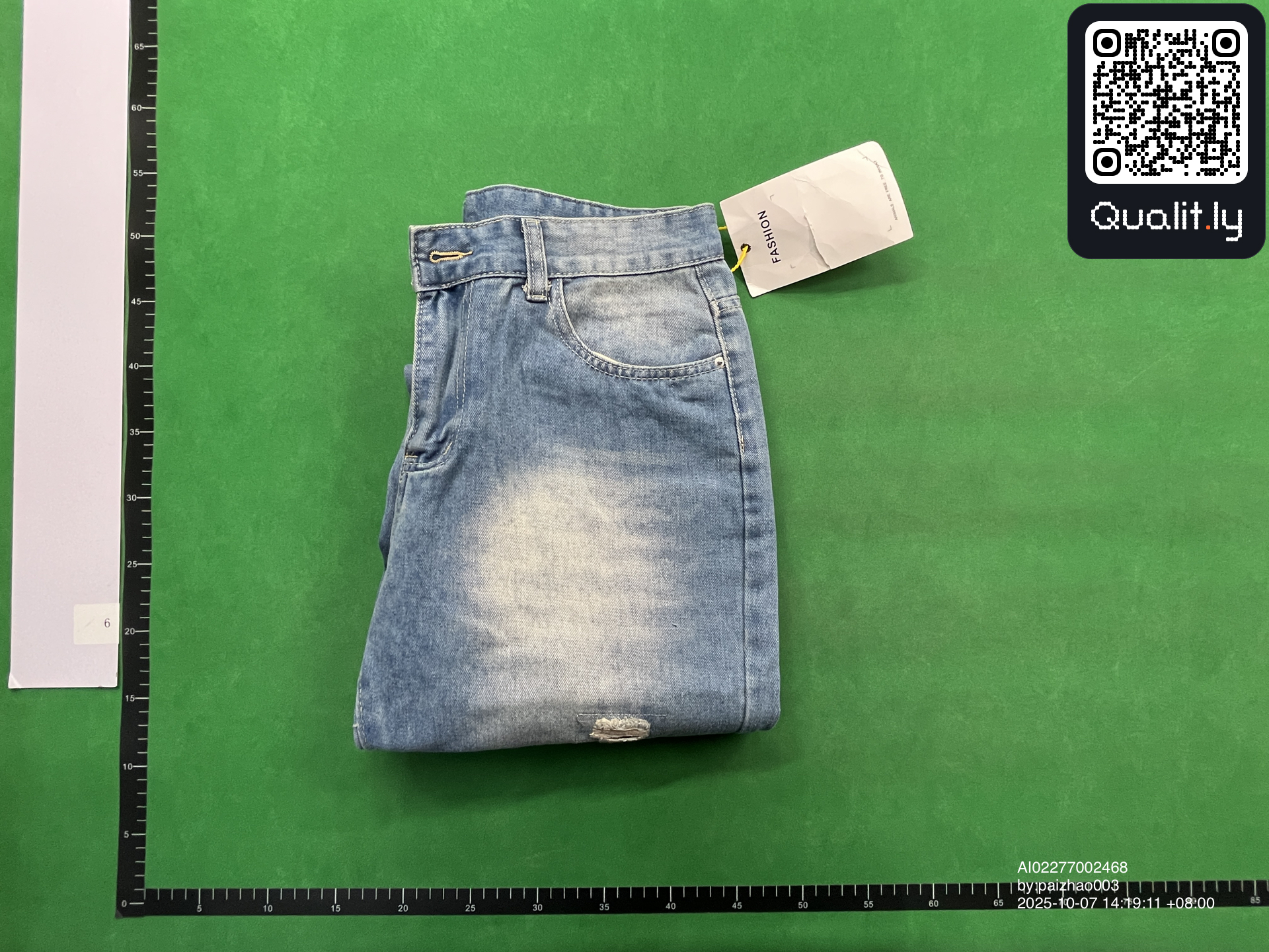 Blugi — fotografie QC 1 din 4