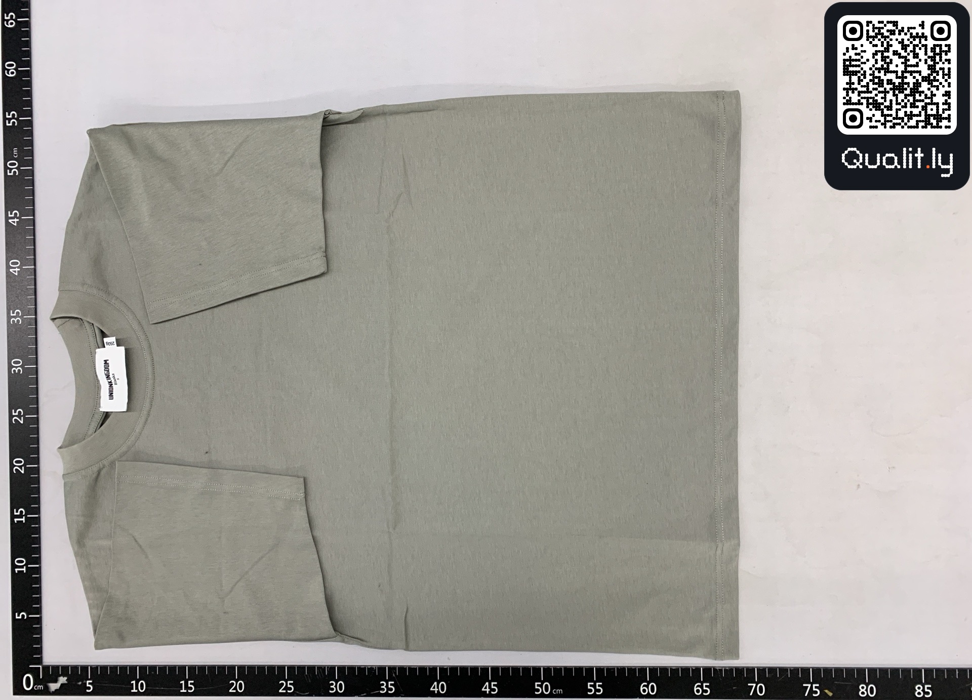 T-shirt — foto QC 2 de 147