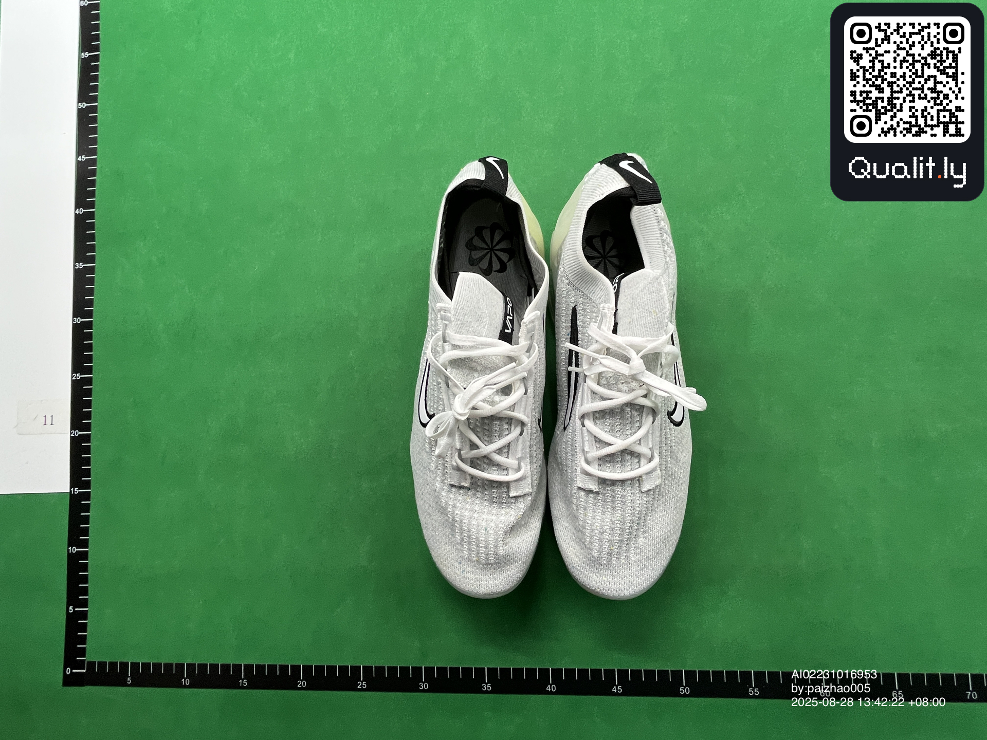 Sneakers QC photo 1 of 18