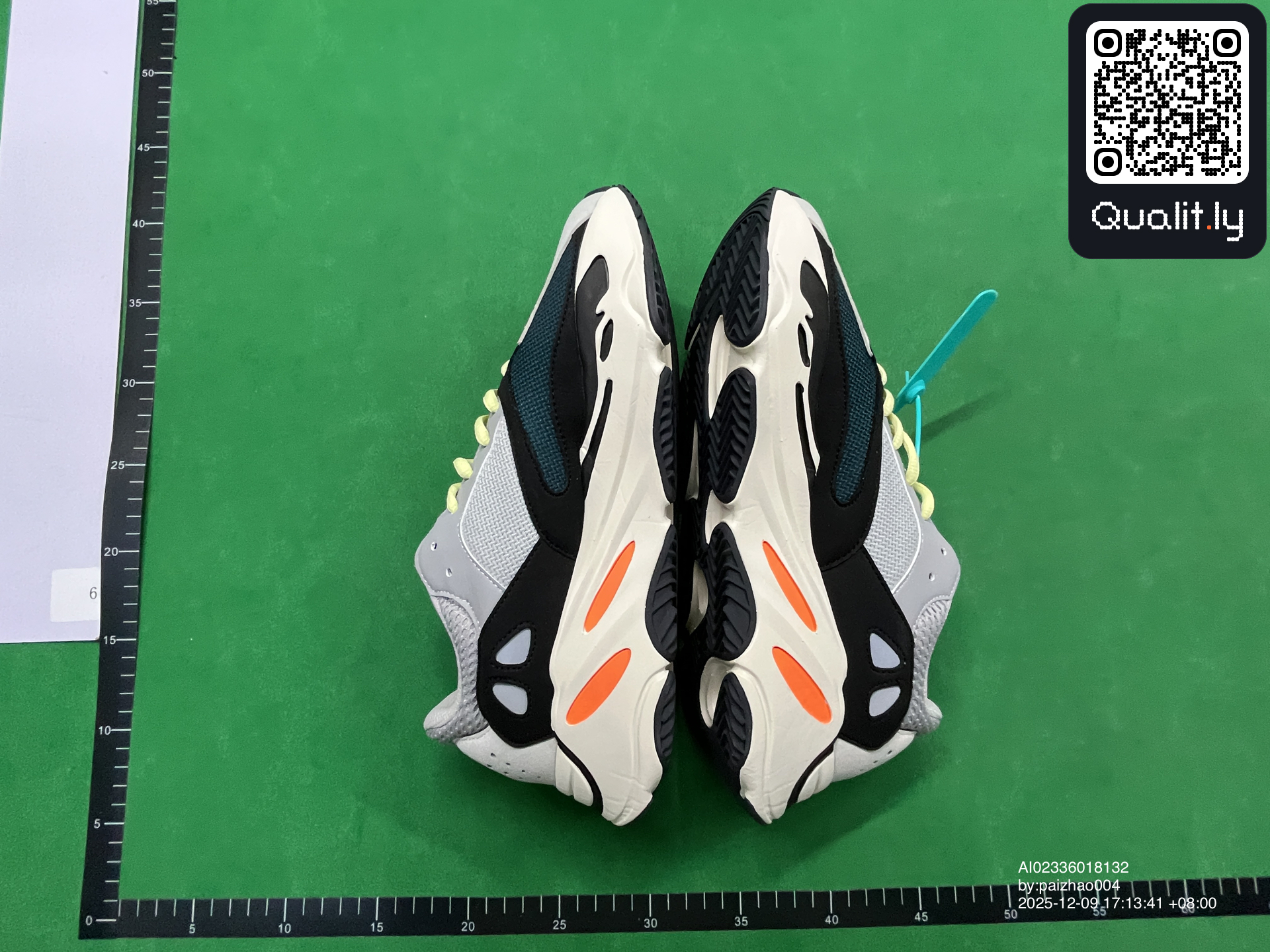 Sneakers — foto QC 3 di 10