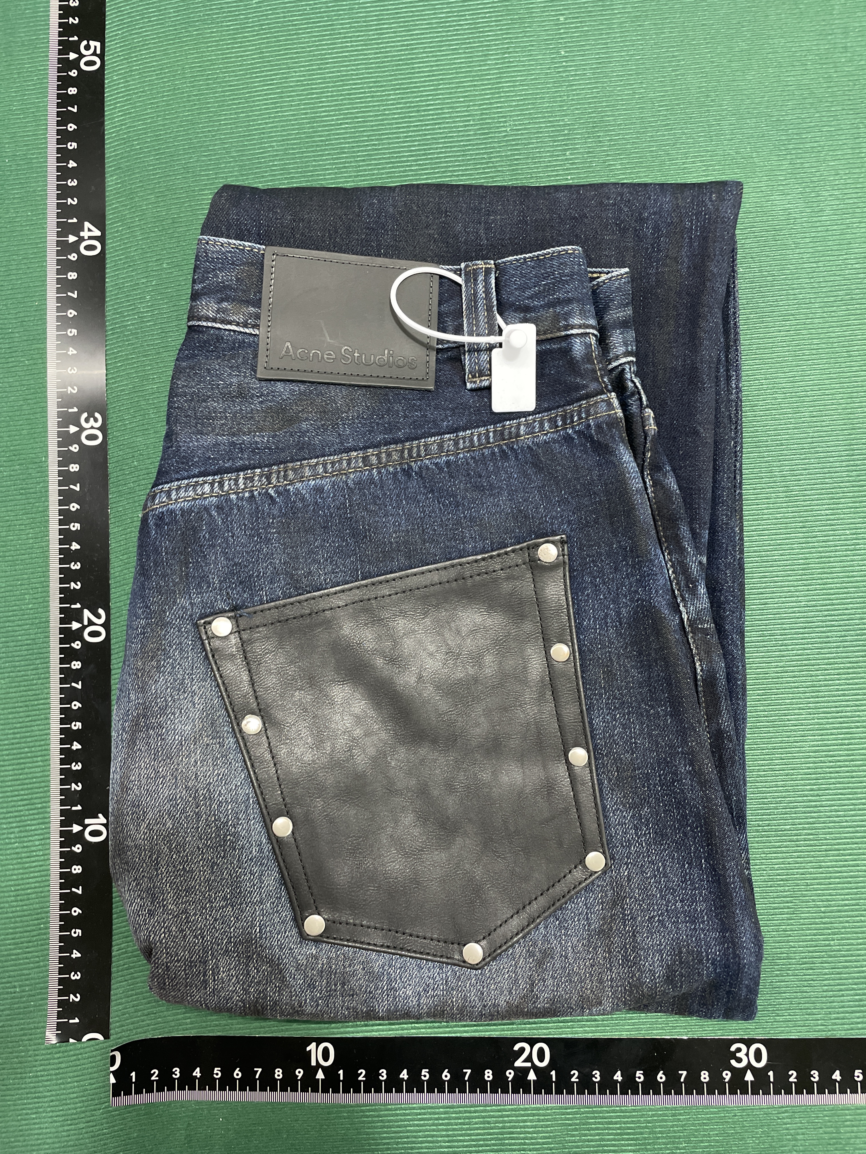 Jeans — QC-foto 1 av 107