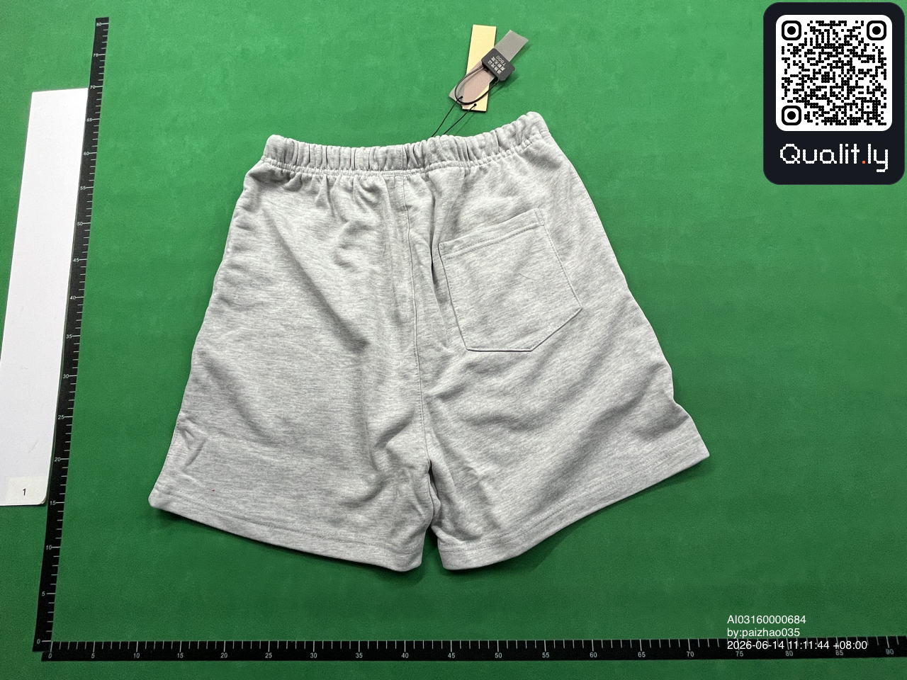 Pantaloncini — foto QC 2 di 8