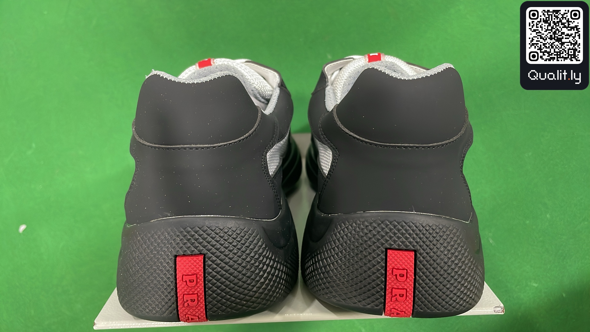 Sneakers — foto QC 3 di 6