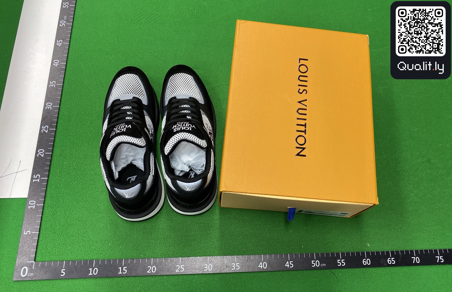 Sneakers — foto QC 1 di 24