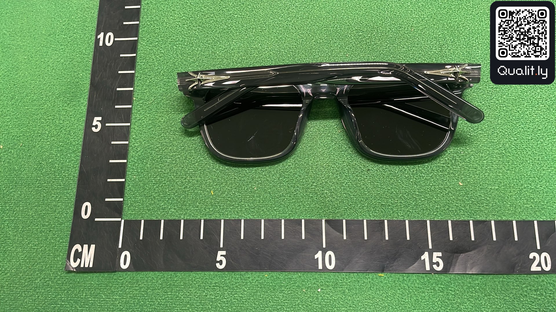 Sunglasses QC photo 2 of 3