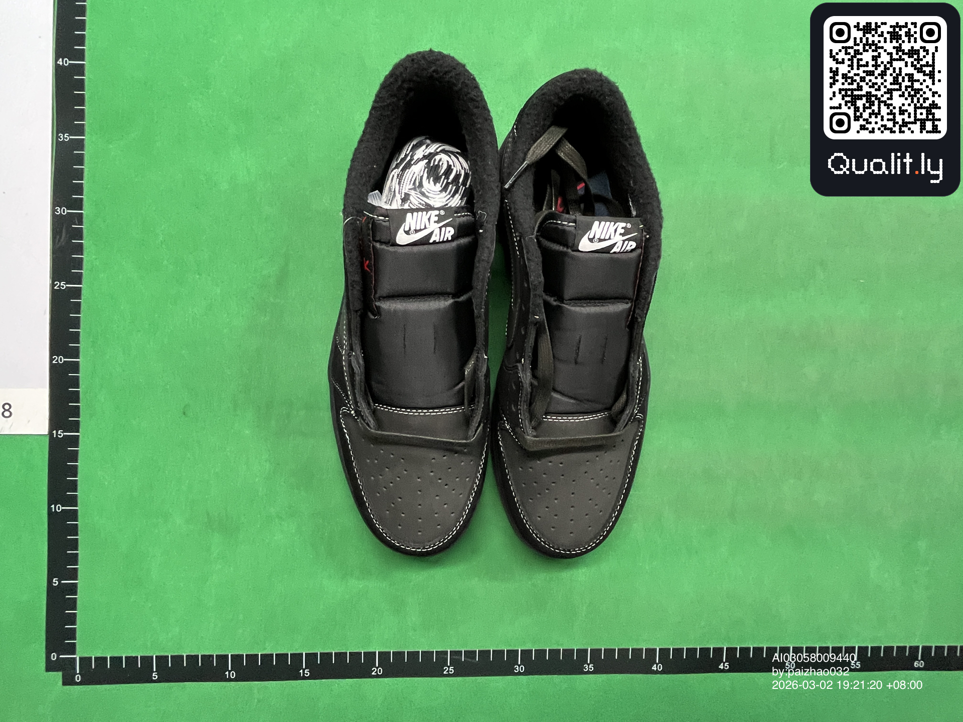 Sneakers QC photo 1 of 6