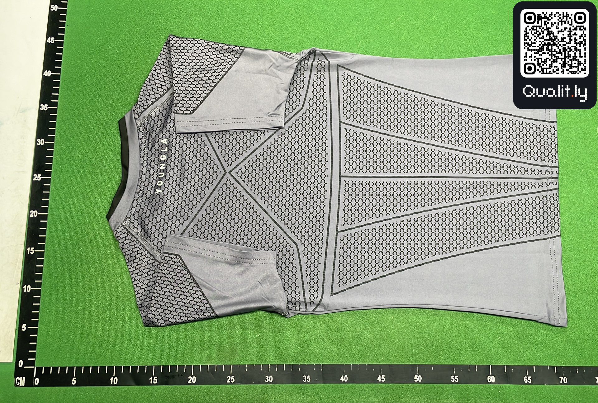 Camiseta — foto QC 3 de 114
