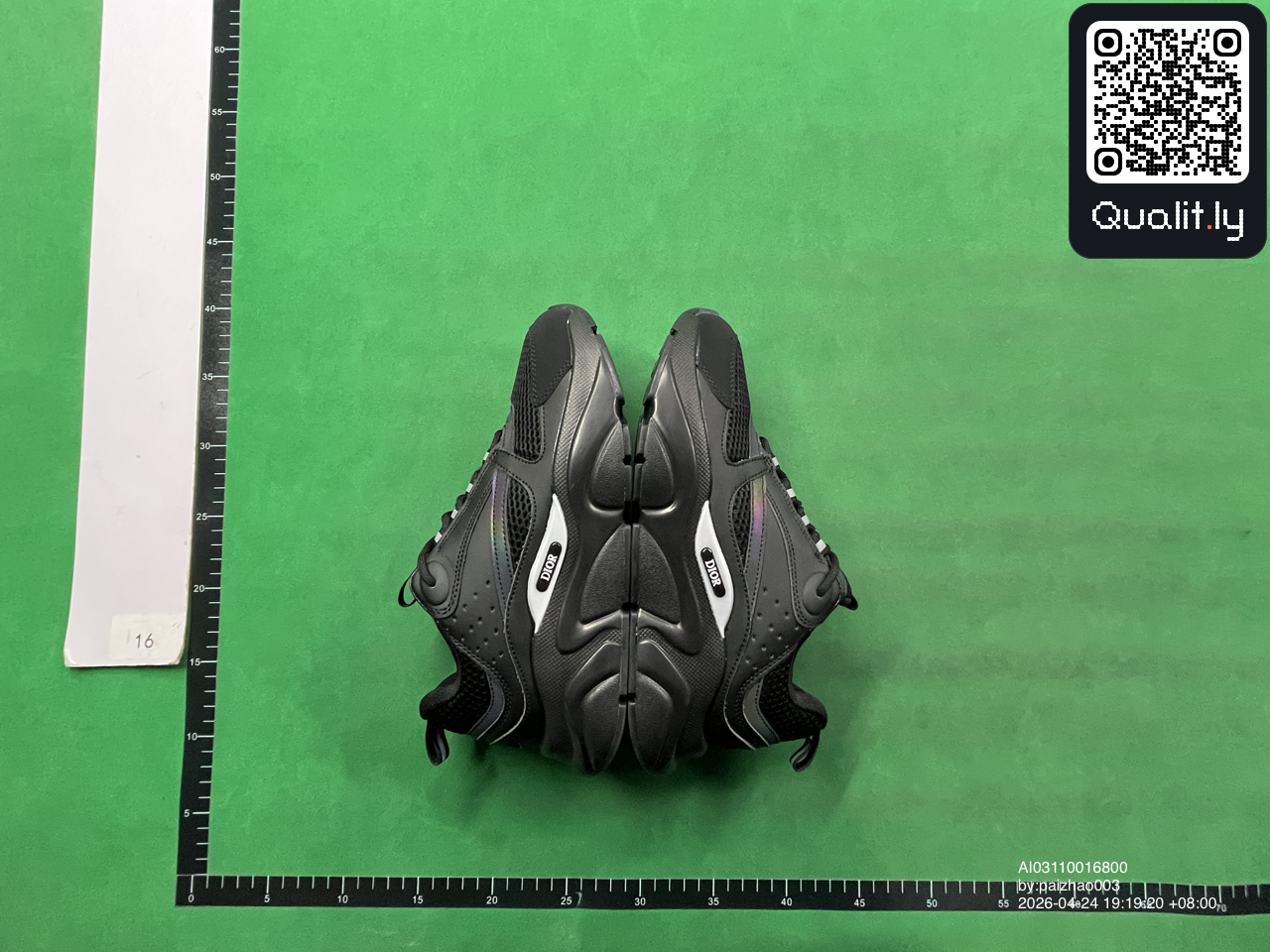 Sneakers QC photo 2 of 6