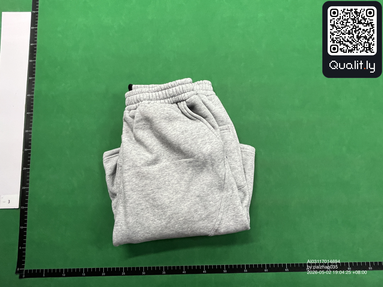 Pantaloni — fotografie QC 1 din 4