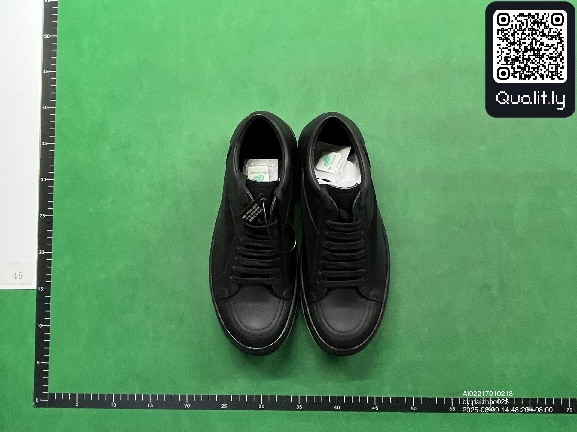 Sneakers — QC-foto 1 van 6