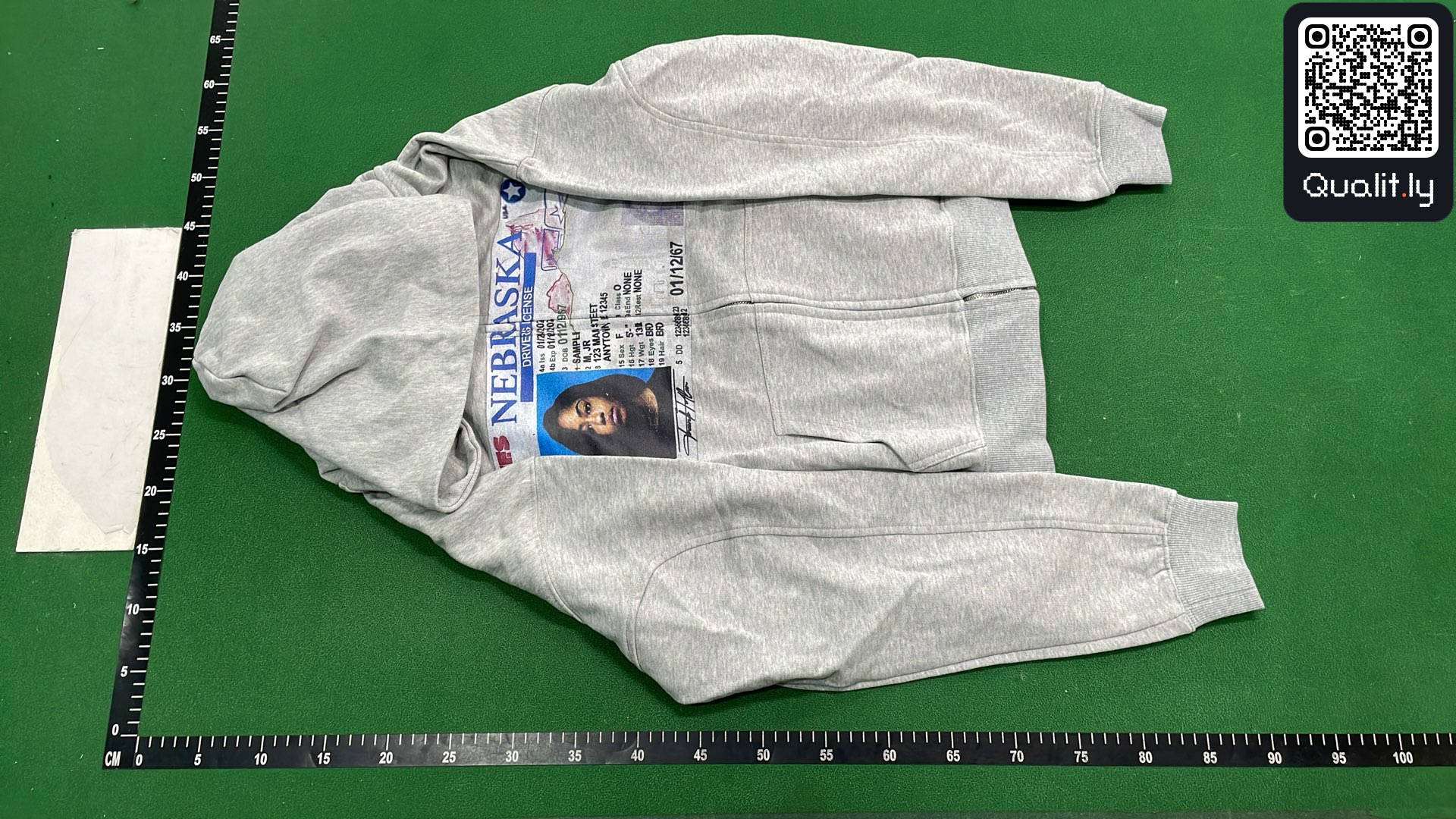 Hoodie QC photo 2 of 43