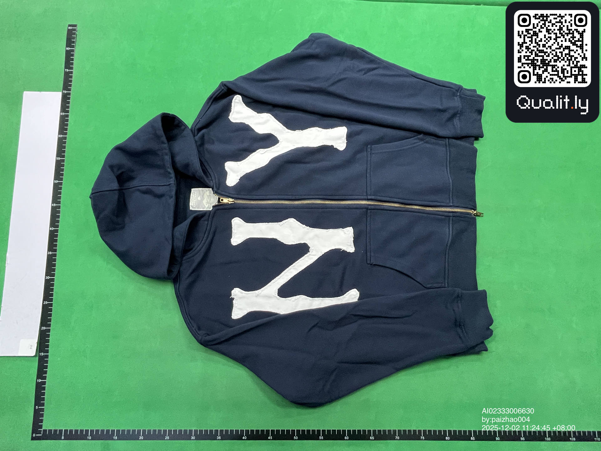 Hoodie — QC-foto 3 van 12