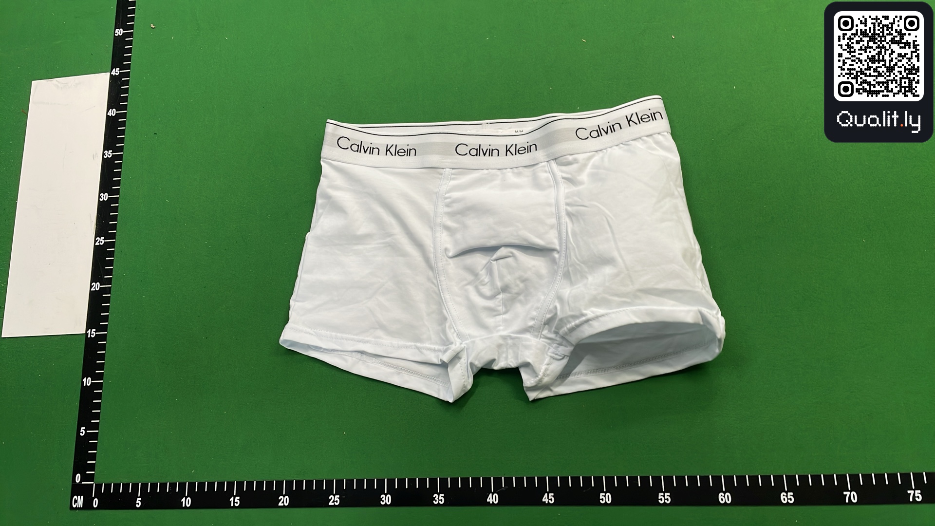 Foto QC 2 di 16
