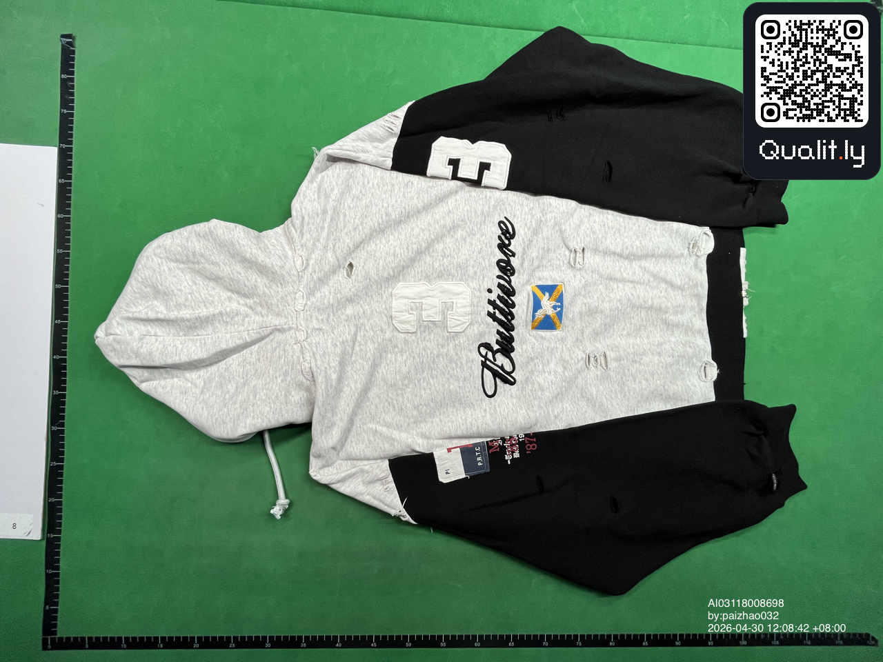 Sweat à capuche — photo QC 2 sur 17