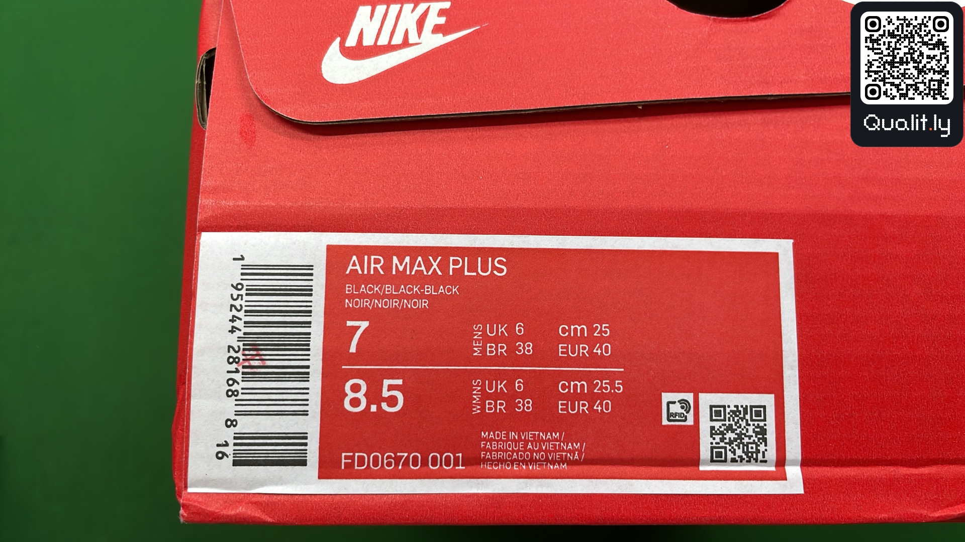 Sneakers QC photo 2 of 6