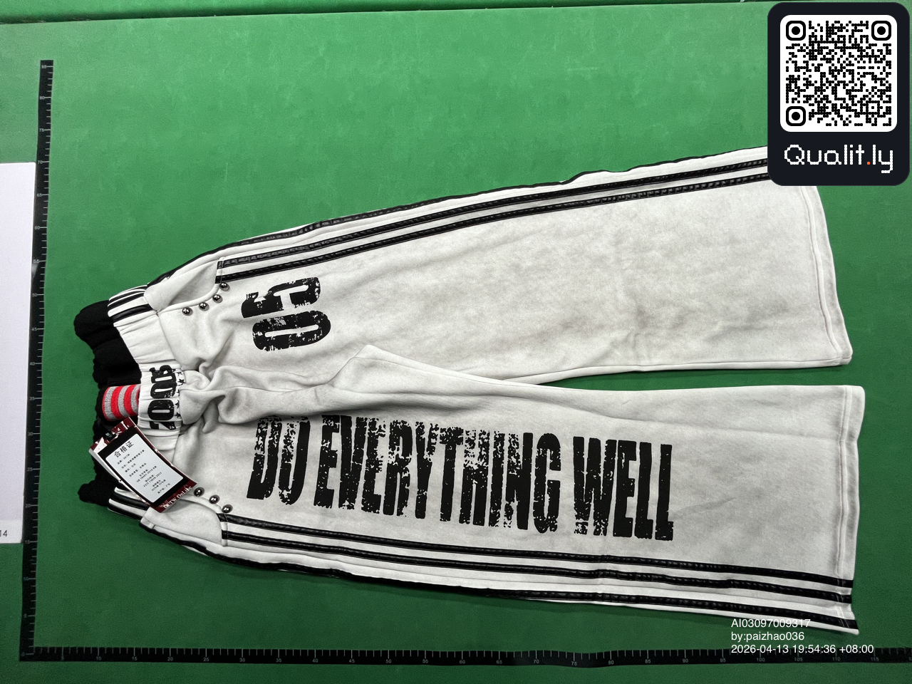 Pants QC photo 3 of 30