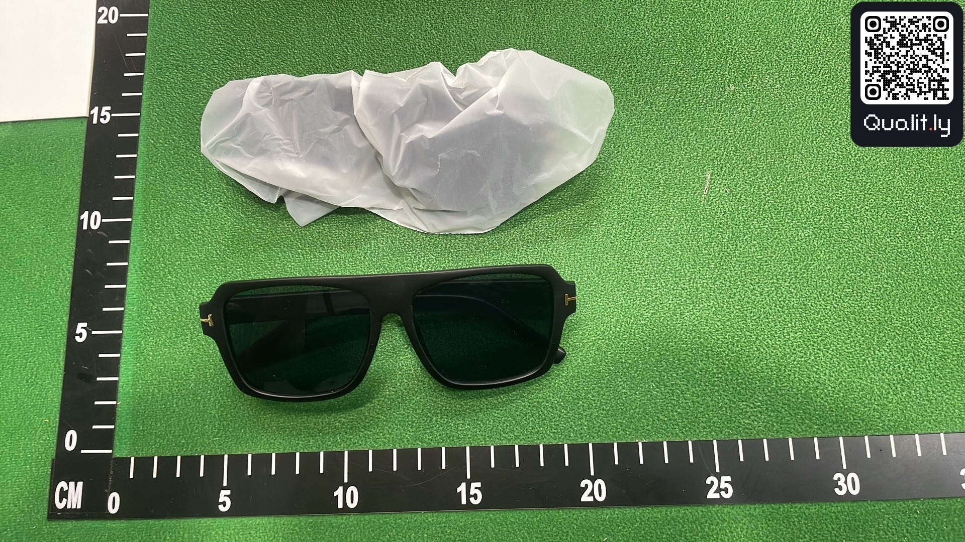 Sunglasses QC photo 3 of 6