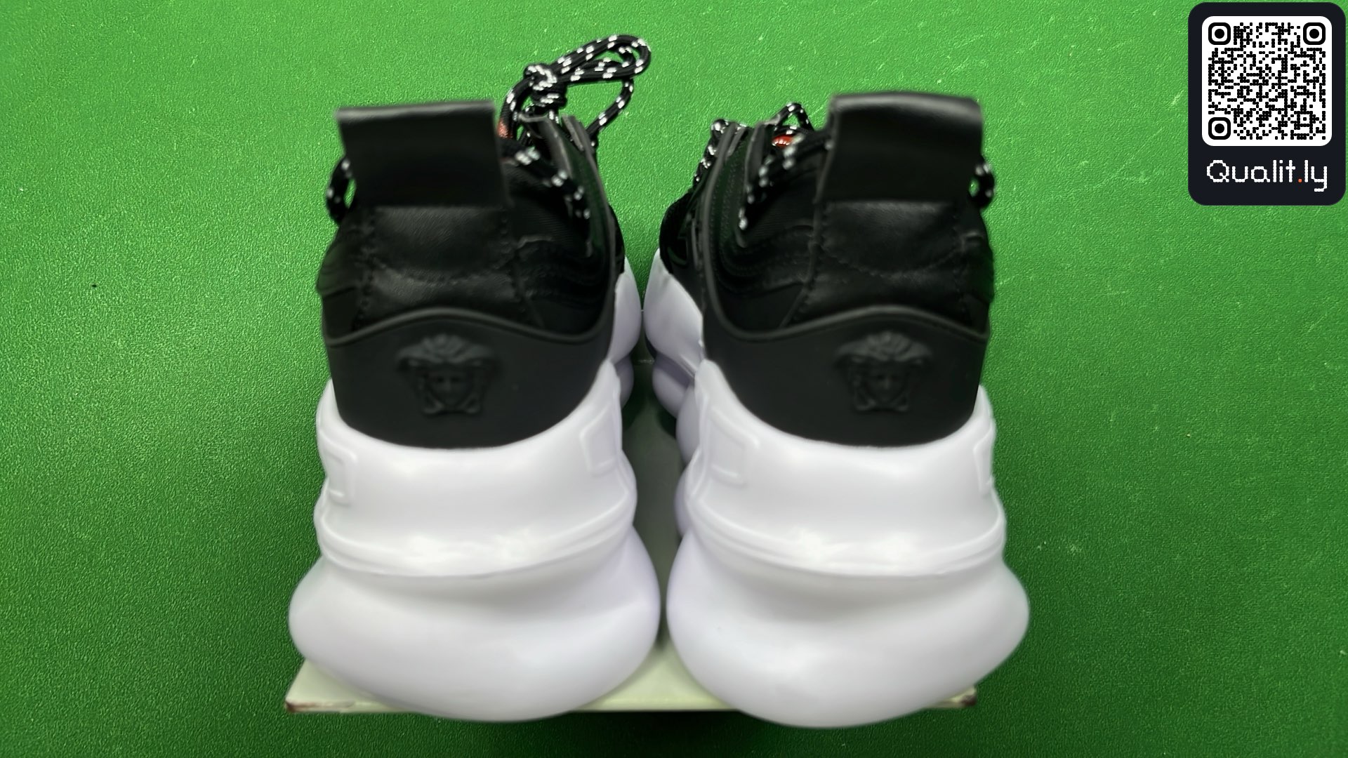 Sneakers — QC-foto 3 van 30