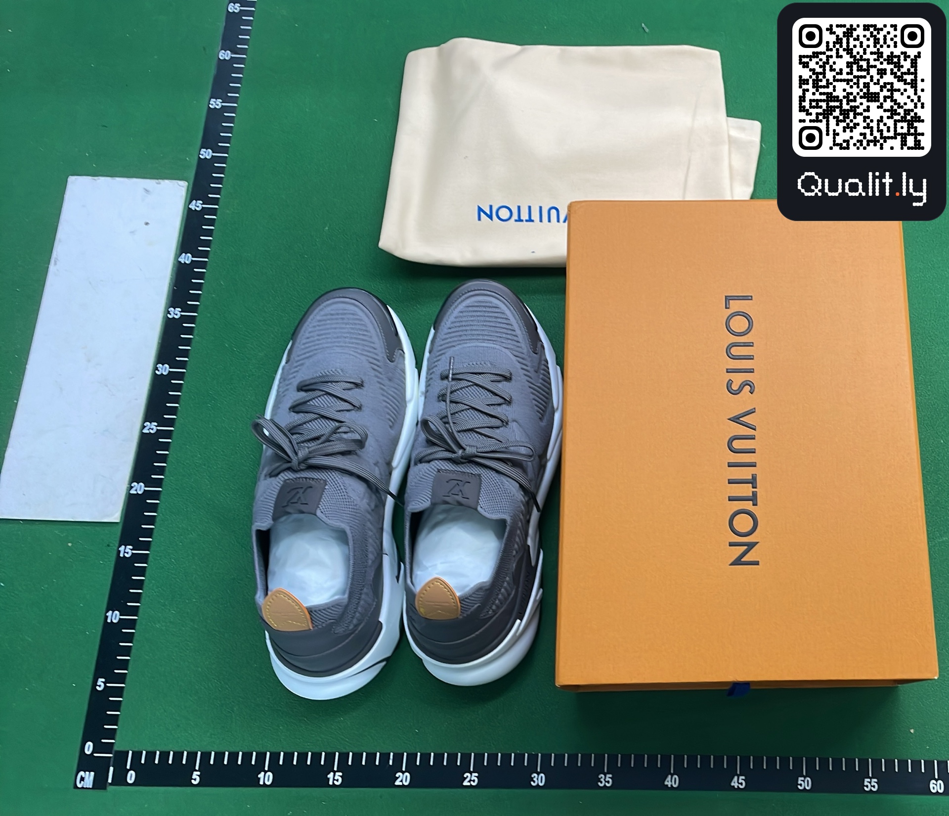 球鞋 QC 照片 1 / 6