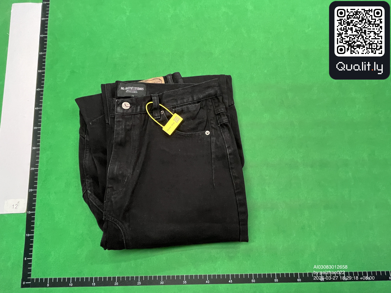Jeans — QC-foto 1 van 42