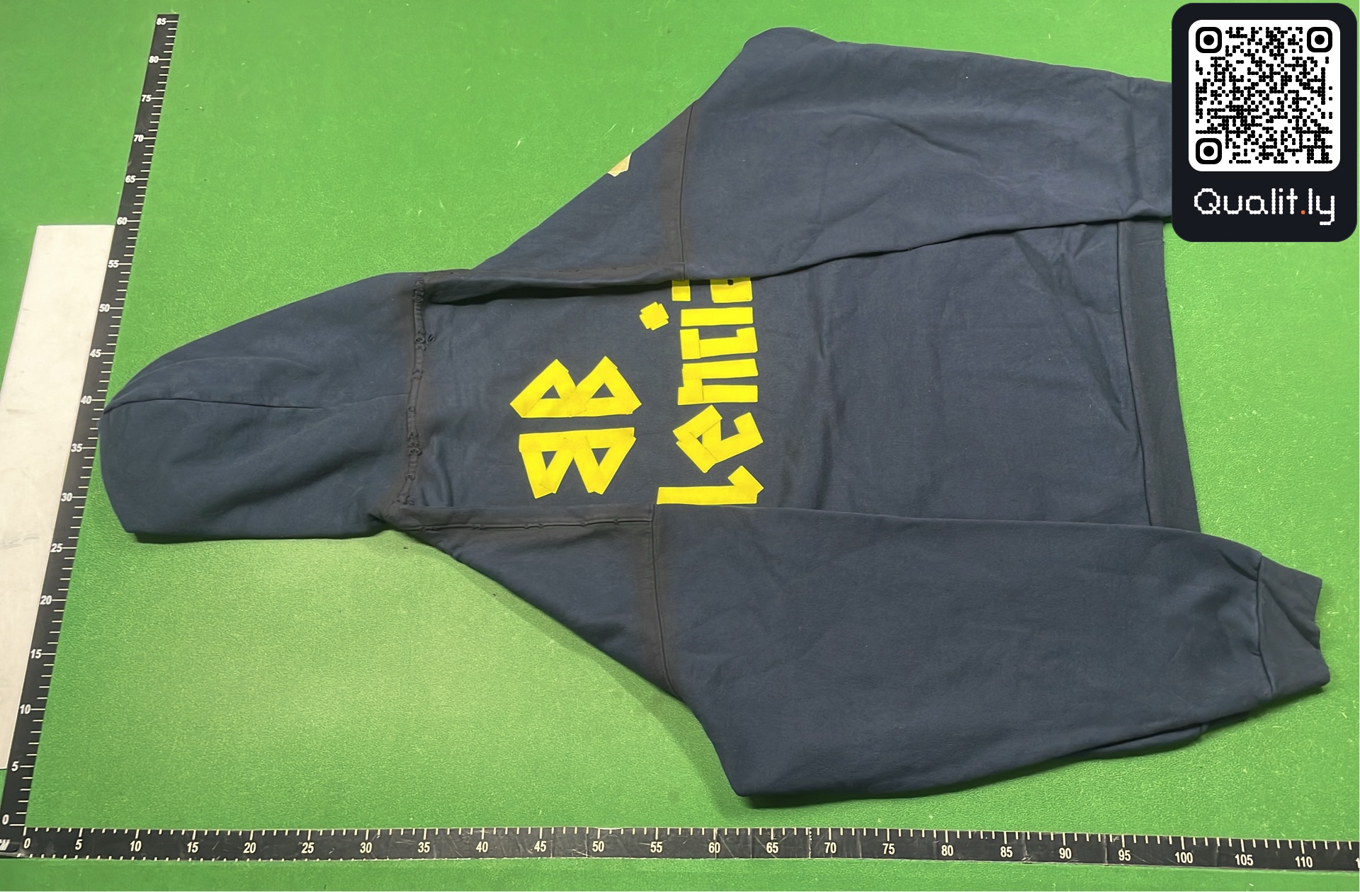 Hoodie — QC-foto 3 van 8