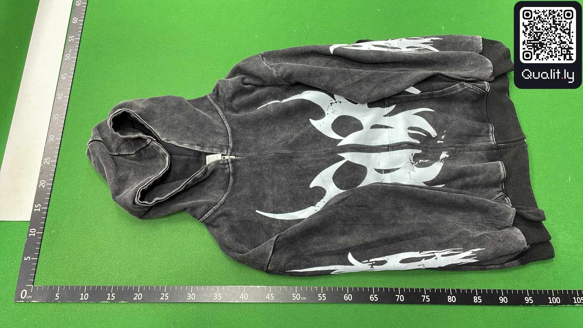 Hoodie QC photo 2 of 16