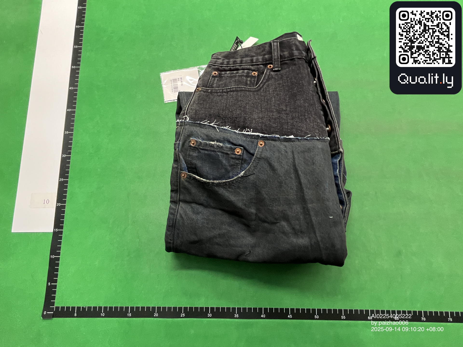 Jeans — QC-foto 1 av 4
