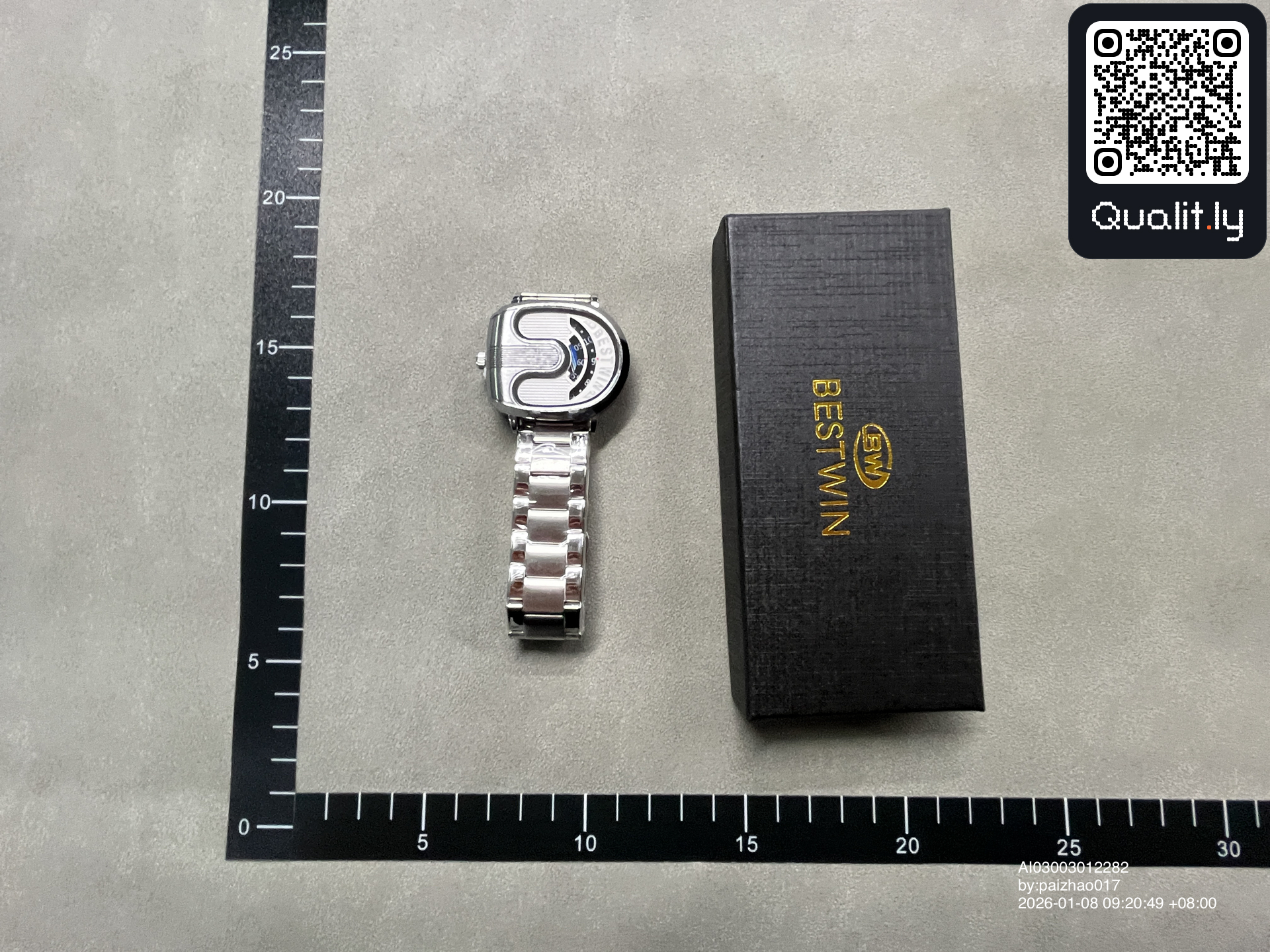 Klocka — QC-foto 1 av 3