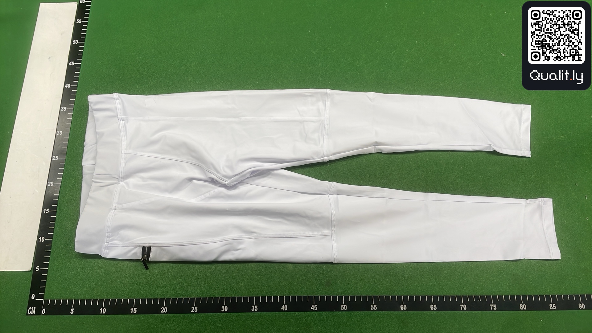 Pantaloni — foto QC 2 di 8
