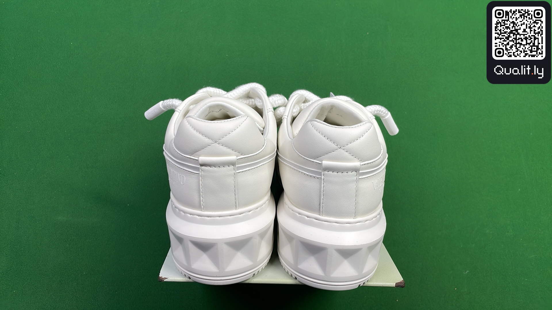 Sneakers QC photo 3 of 6
