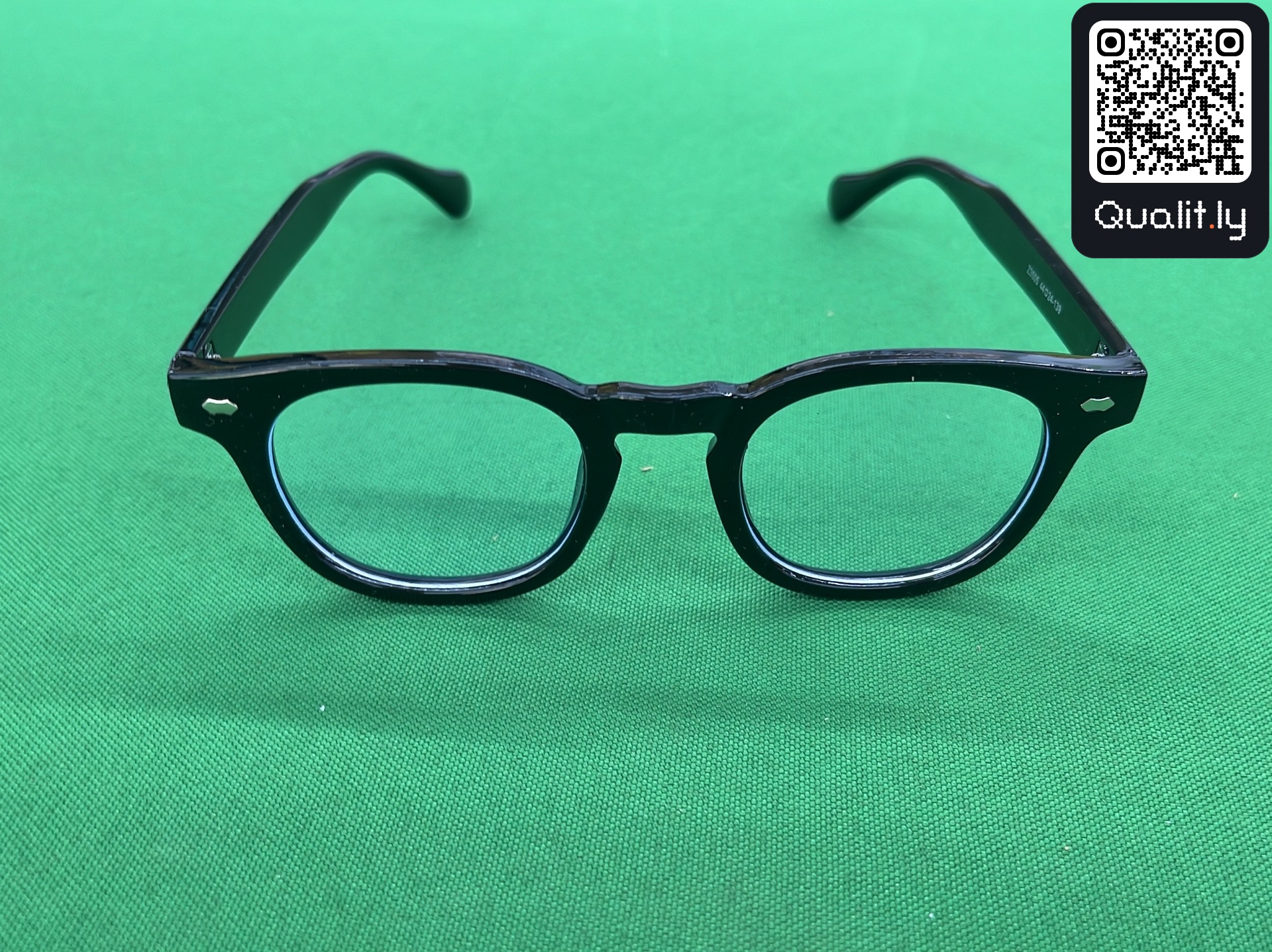 Sunglasses QC photo 2 of 40