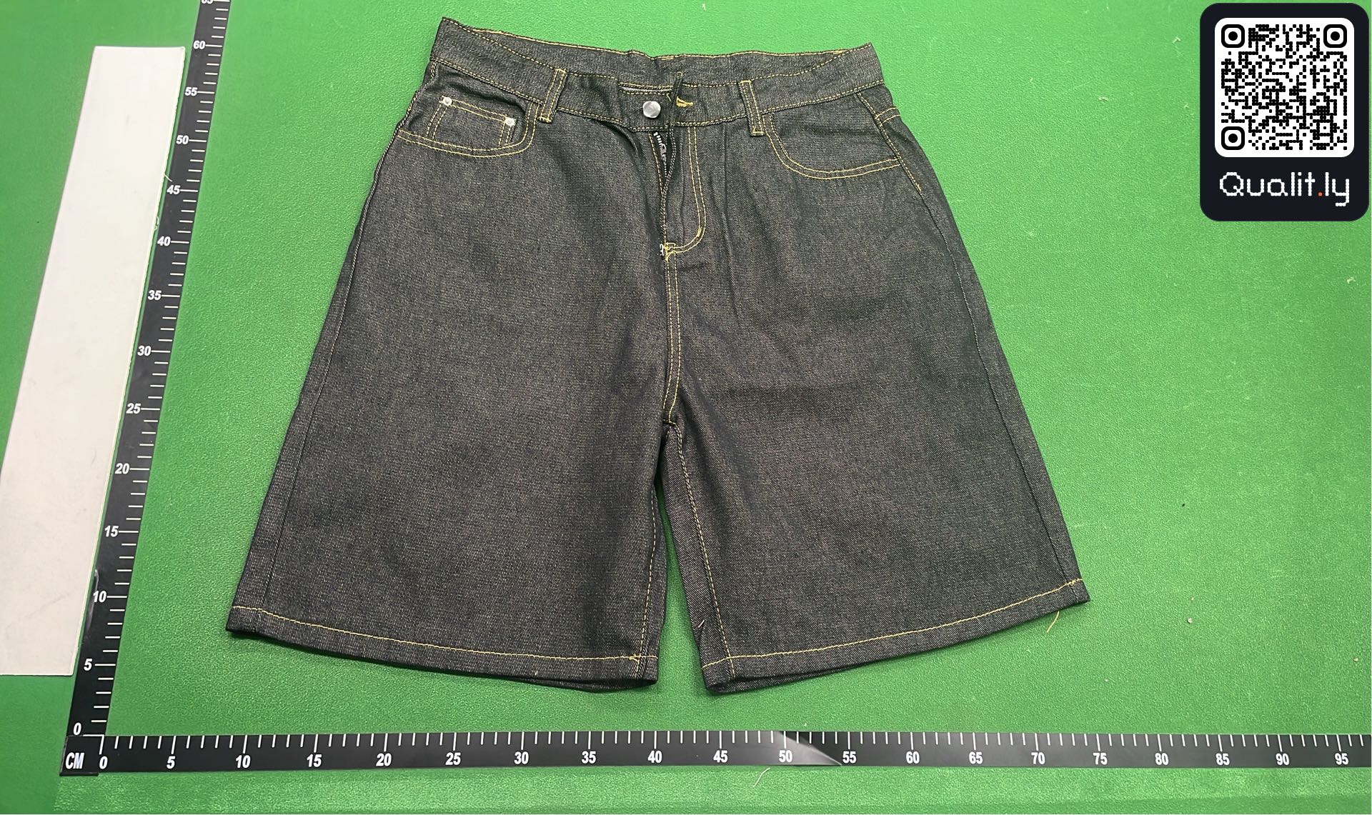 Jeans — QC-foto 2 av 4