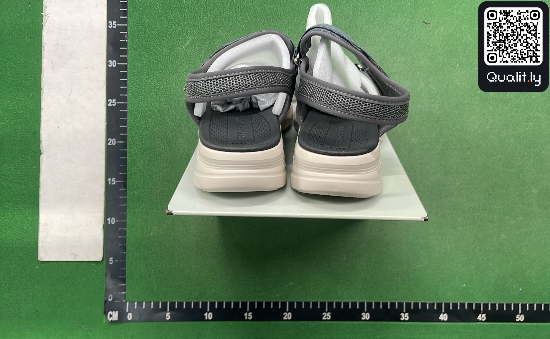 Claquettes — photo QC 3 sur 6